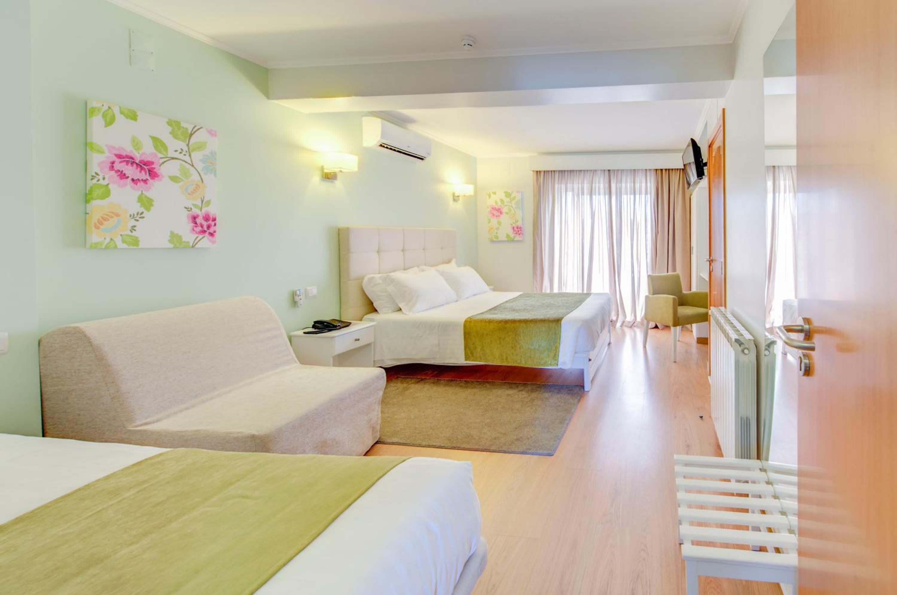 Triple Room with Balcony - Photo 5
