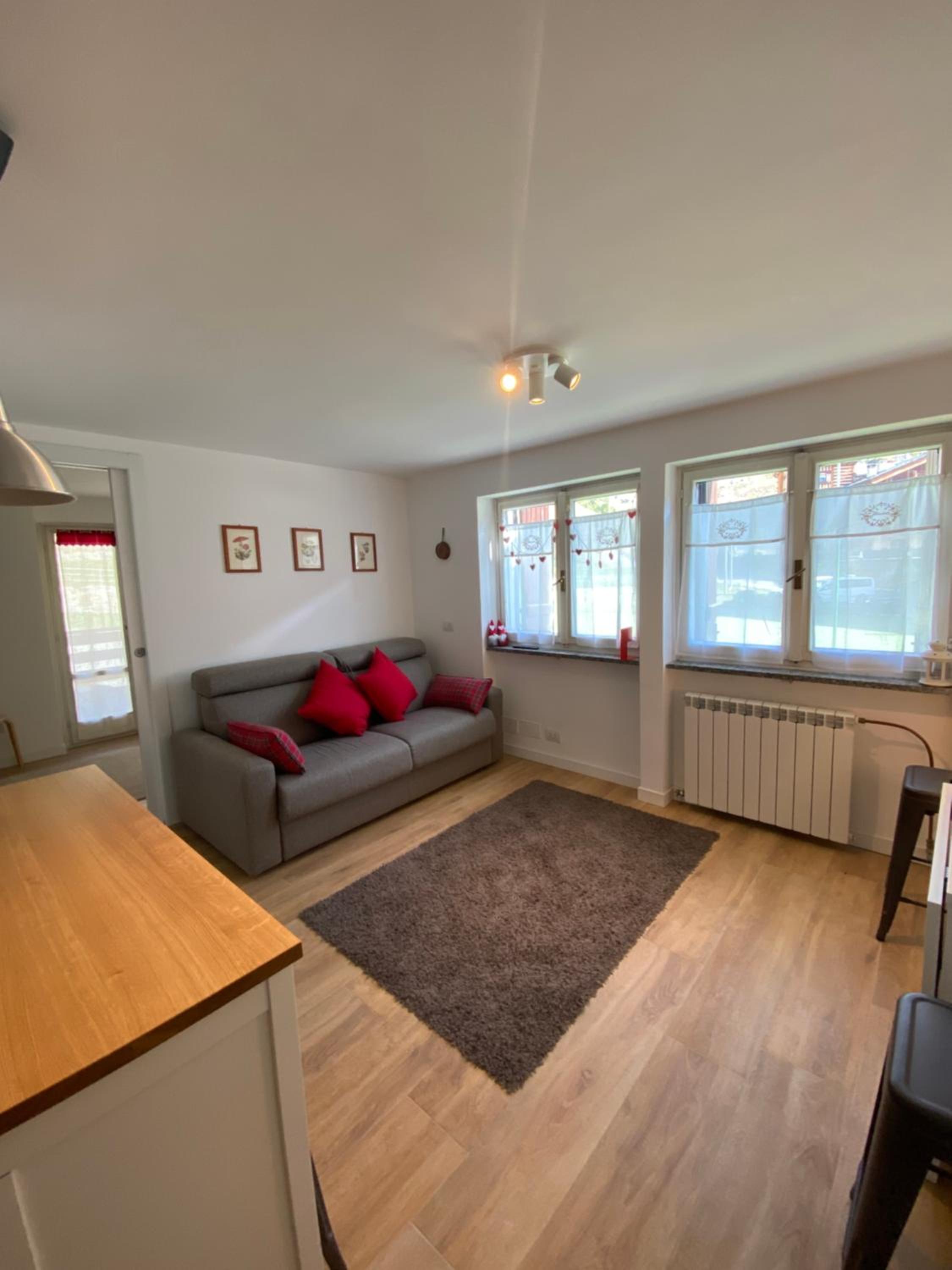 One-Bedroom Apartment photo 1