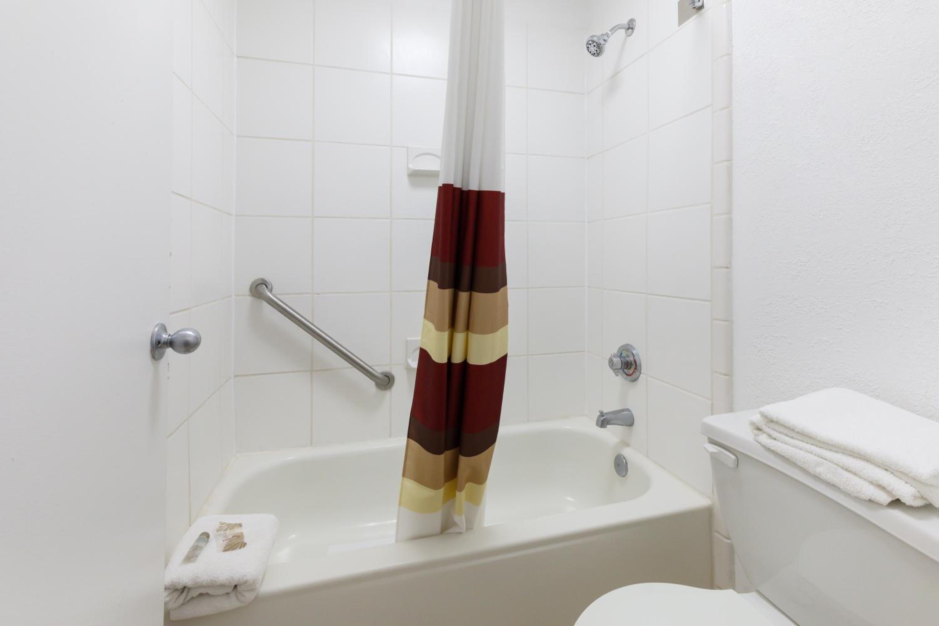 Double Room with Two Double Beds - Smoking - Photo 4