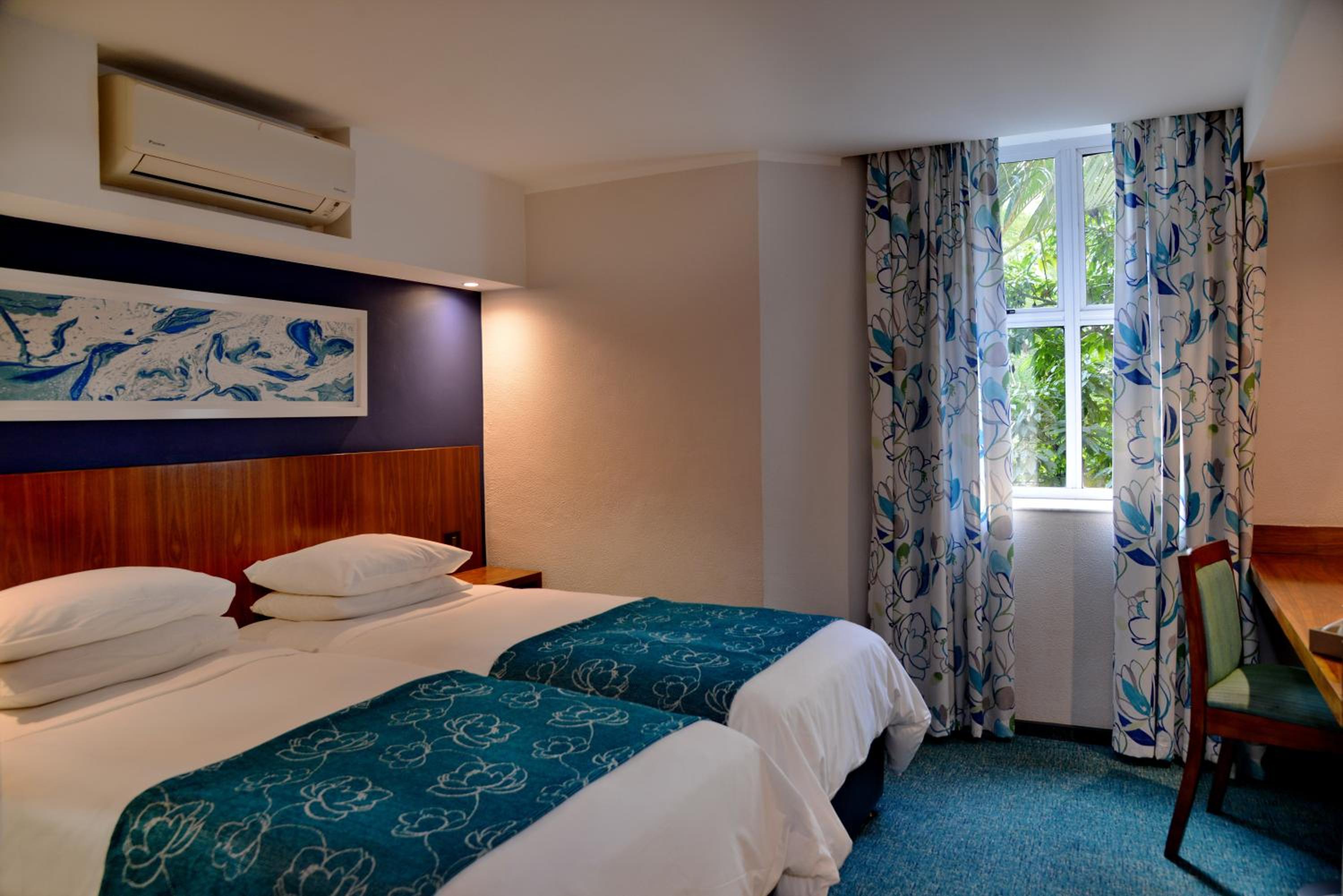 Twin Room - Non-Smoking photo 1