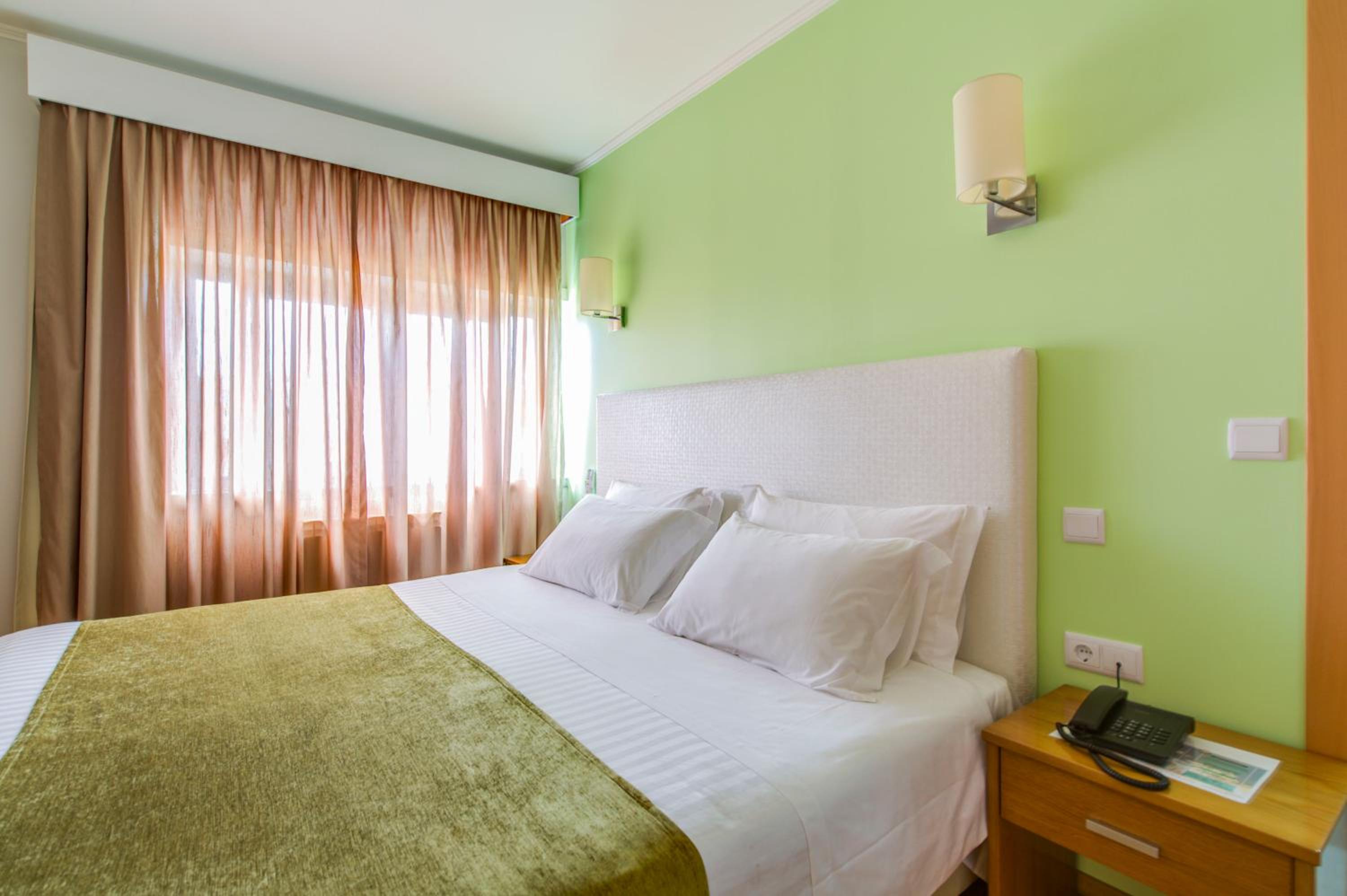 Double or Twin Room - Photo 13