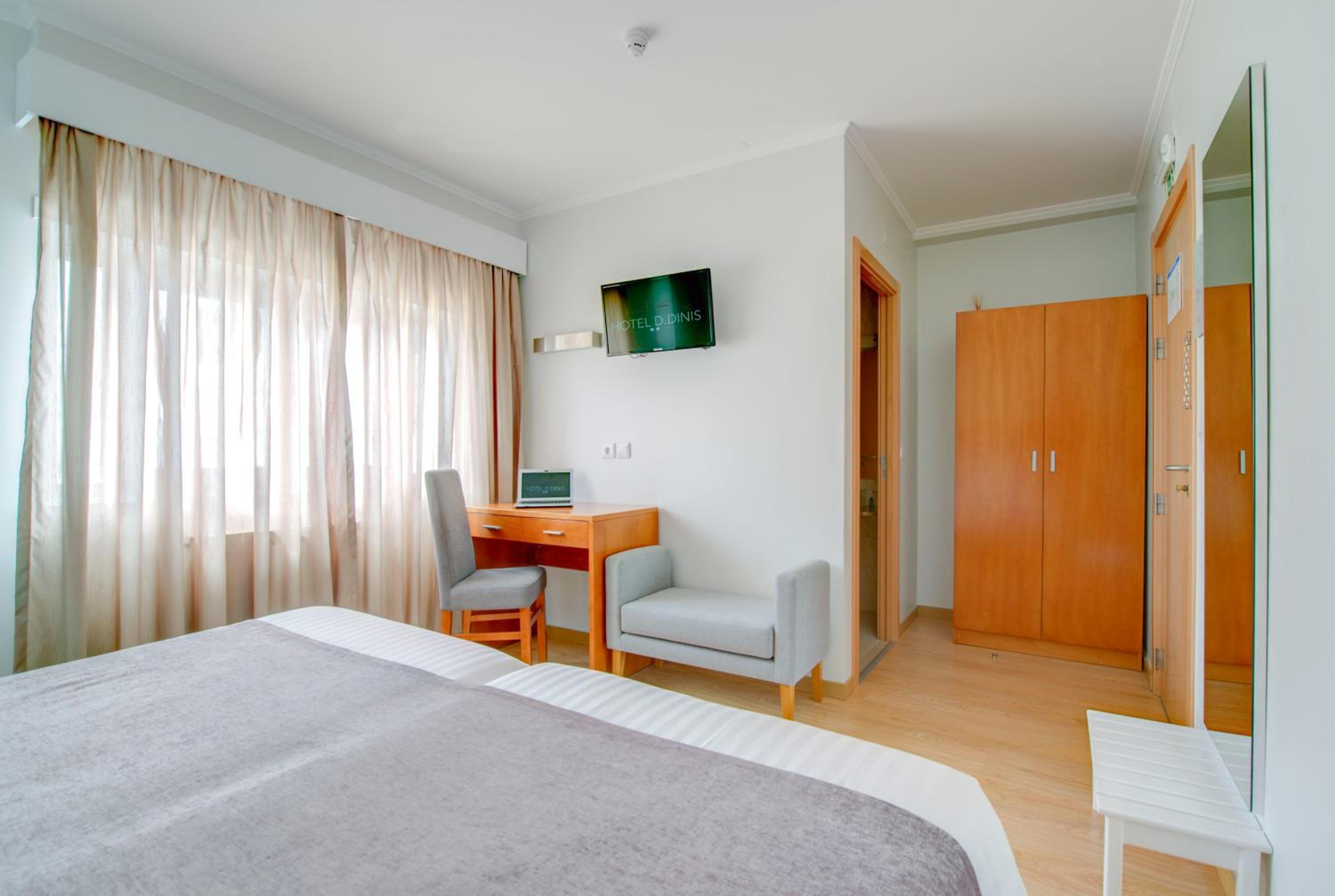 Double or Twin Room - Photo 15