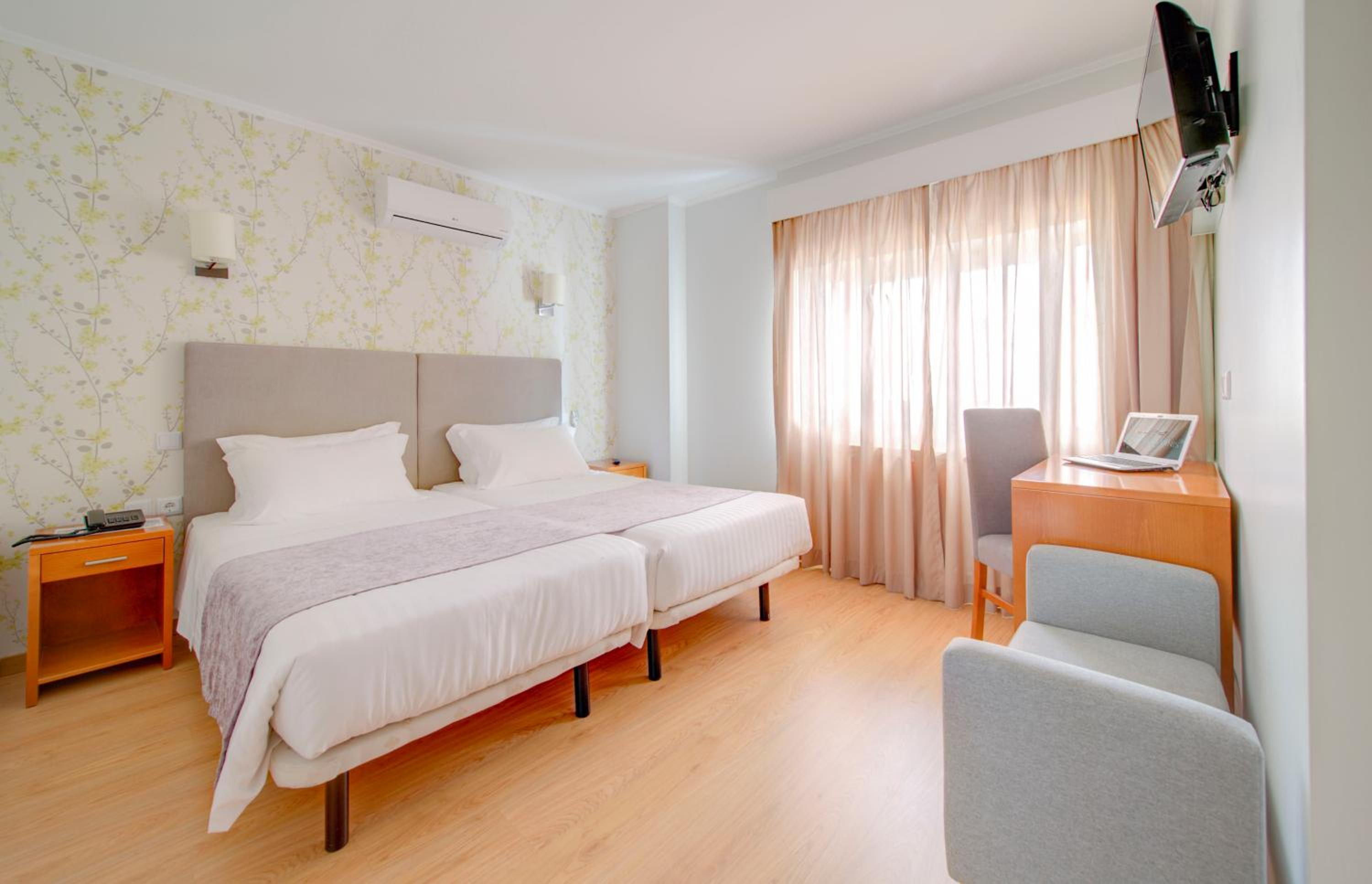 Double or Twin Room - Photo 14
