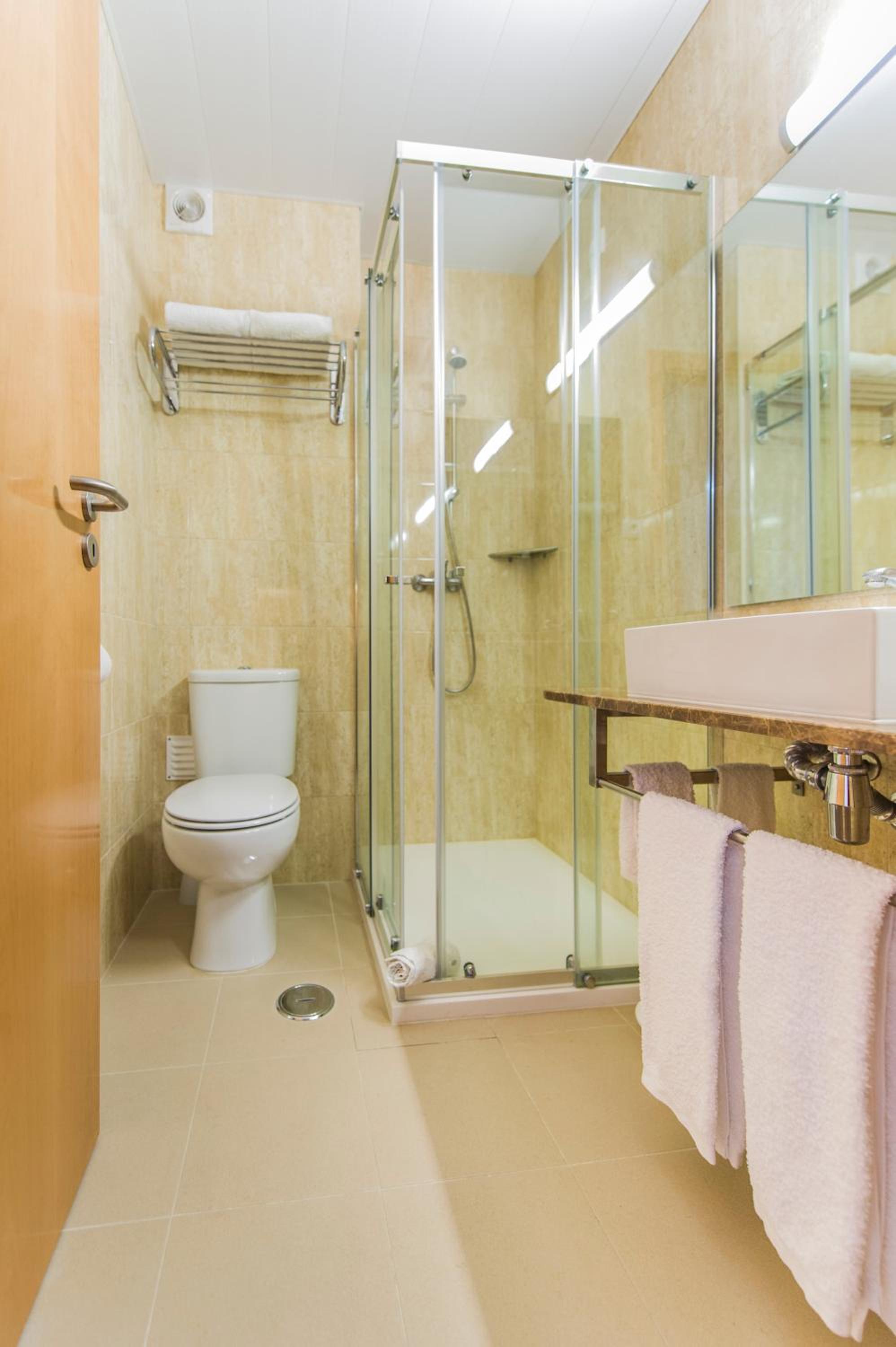 Double or Twin Room - Photo 11