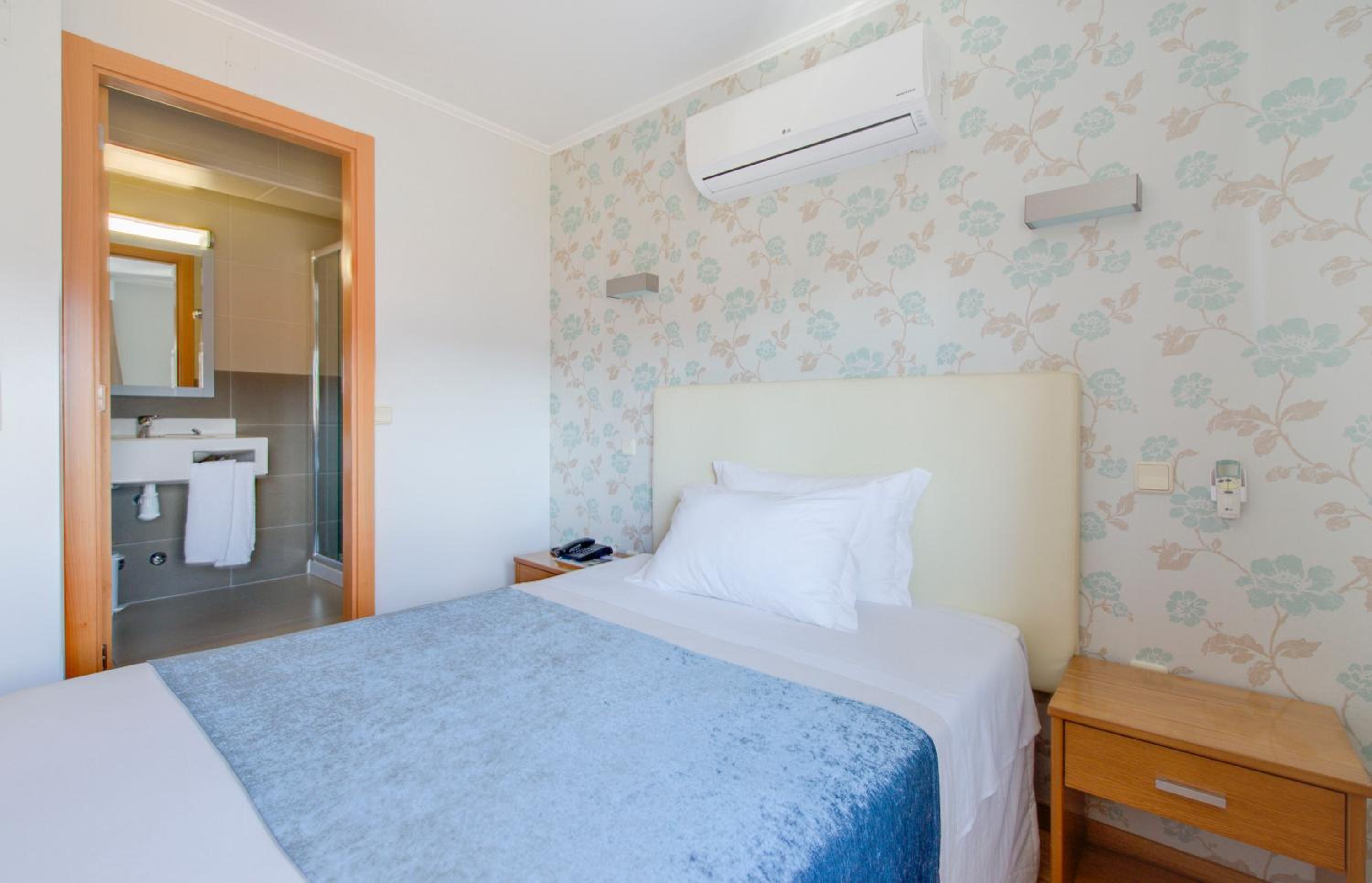 Double or Twin Room - Photo 20