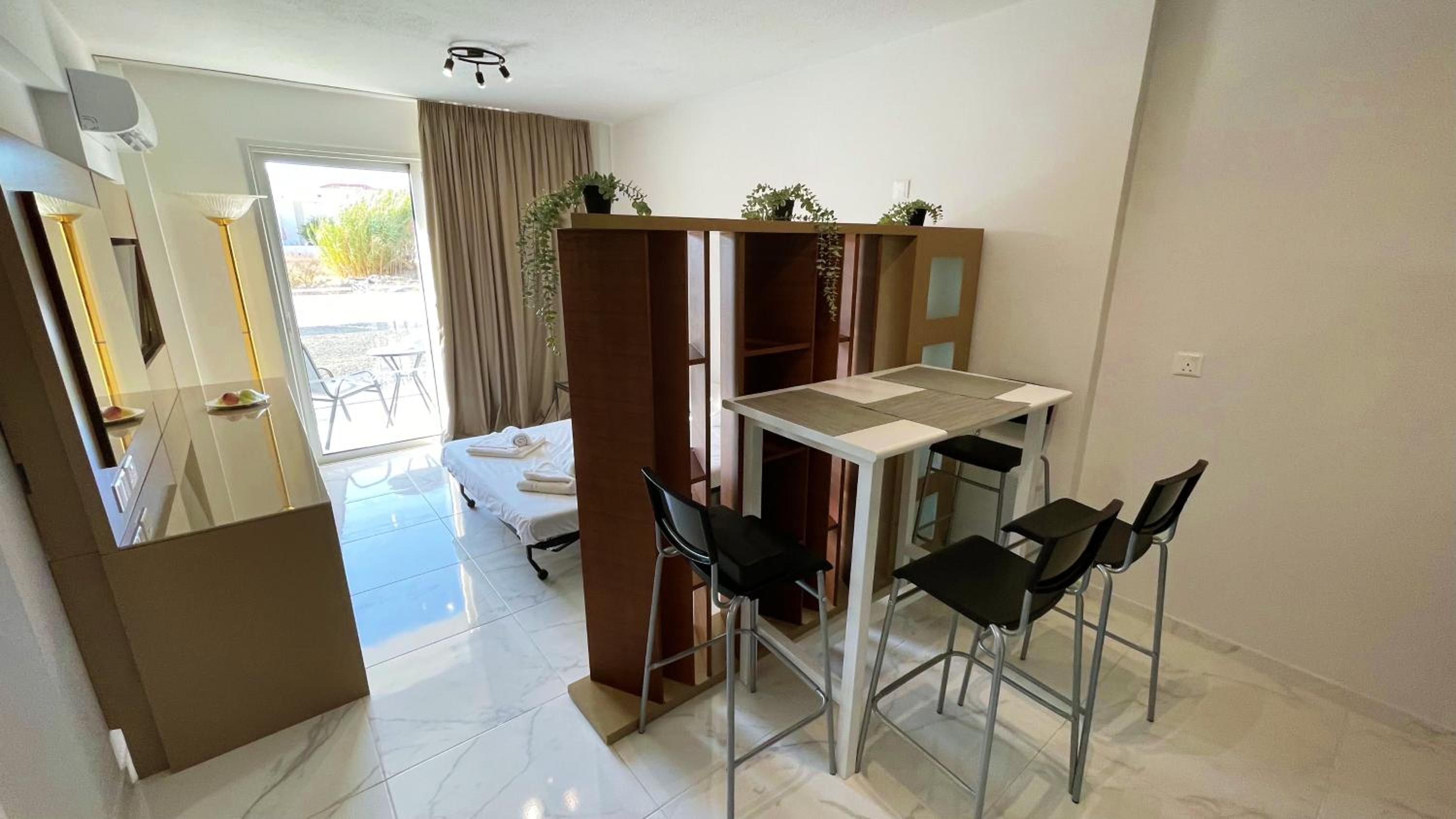 Apartment with Balcony photo 3