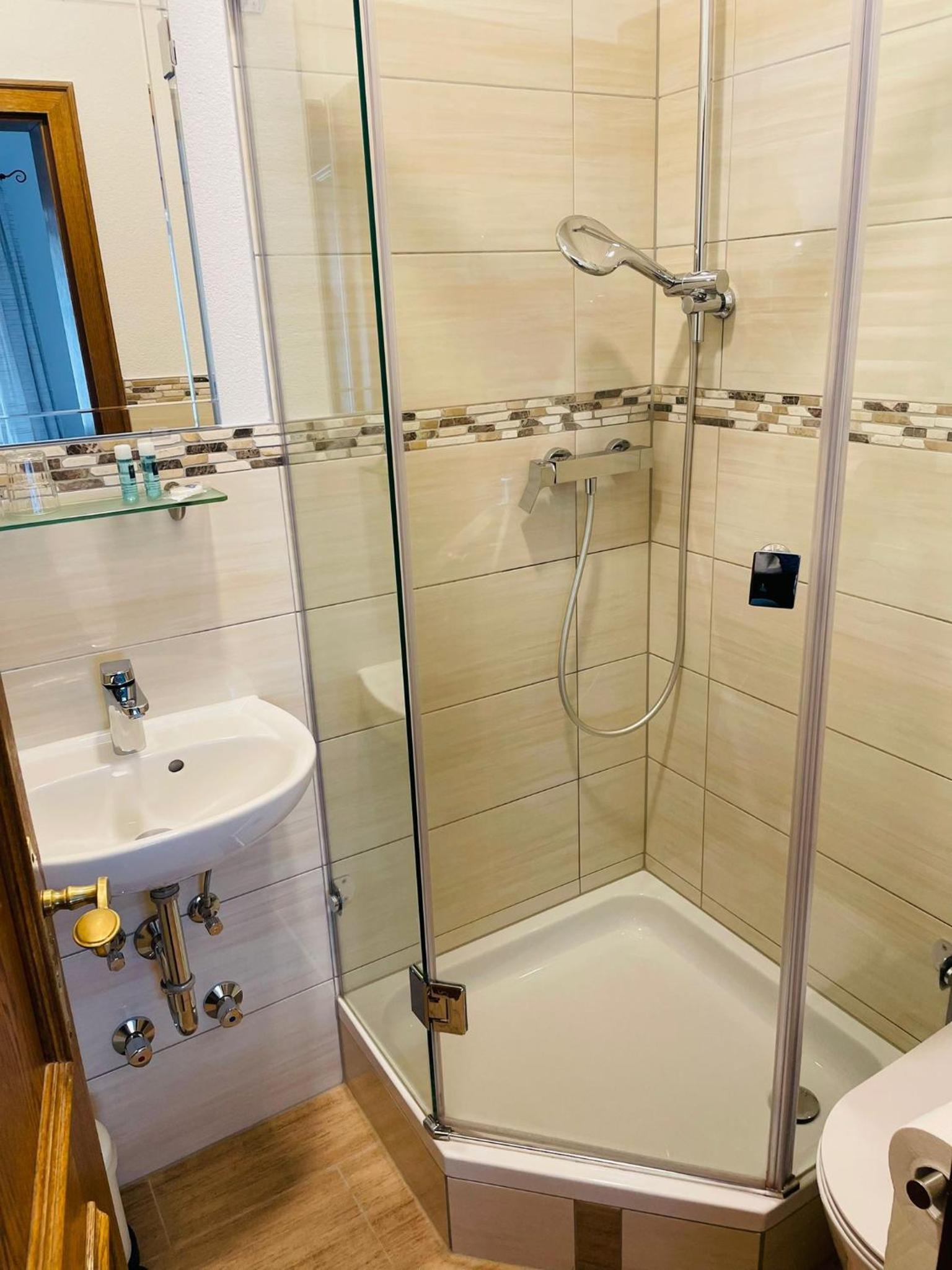 Double Room - Photo 7