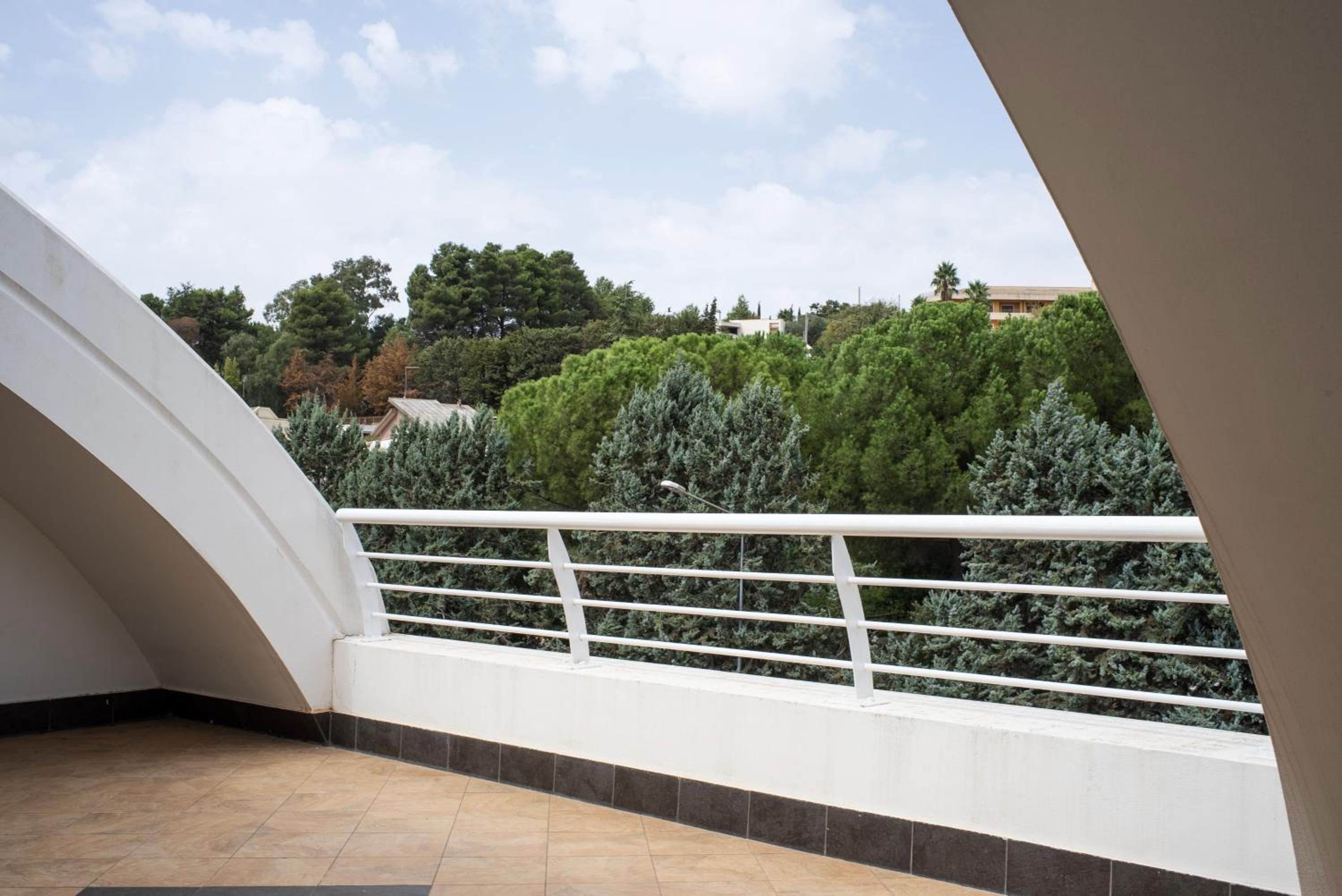 Apartment with Terrace - Photo 4