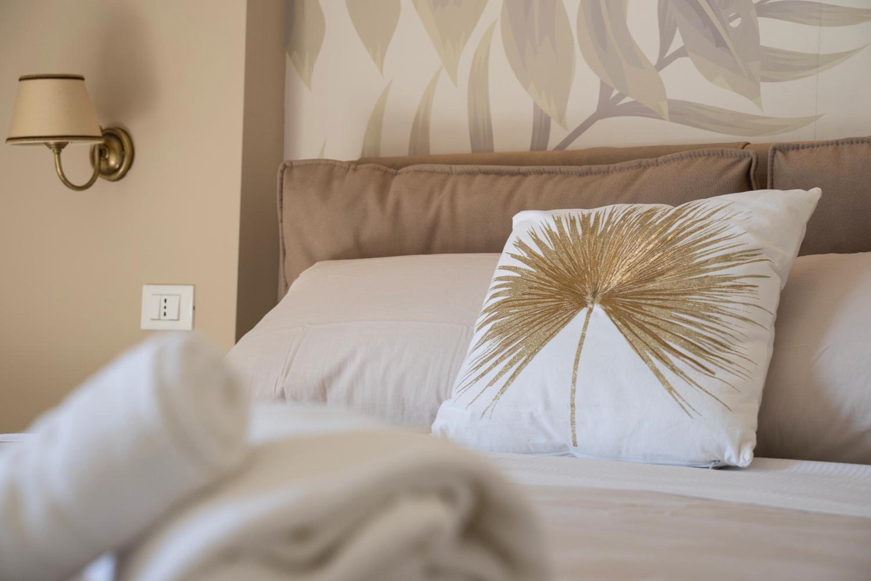 Junior Suite with Terrace - Photo 8