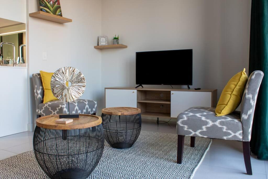 One-Bedroom Apartment - Photo 3