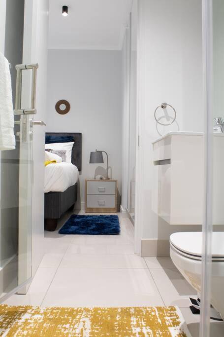 One-Bedroom Apartment - Photo 16