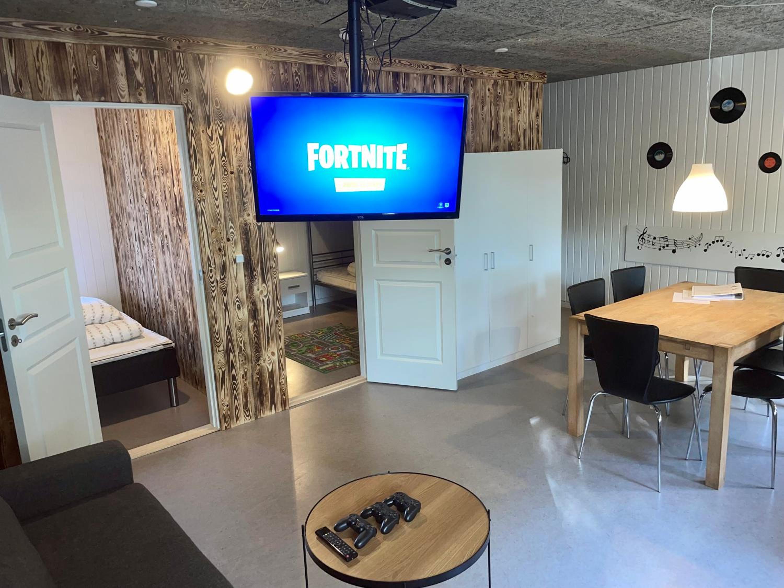 Two-Bedroom Apartment with Kitchen and shared Bathroom
