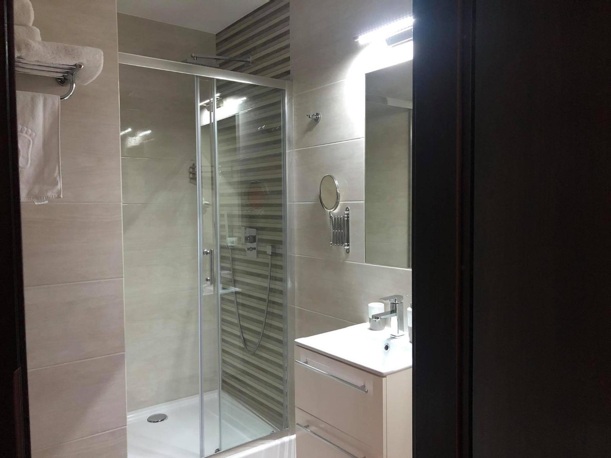 Deluxe Triple Room - Photo 3