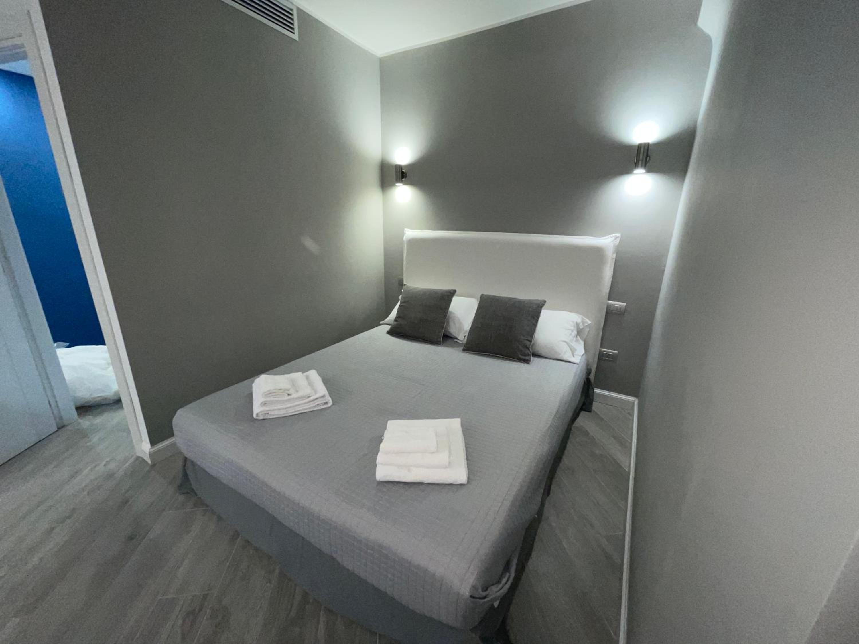 One-Bedroom Apartment - Photo 18