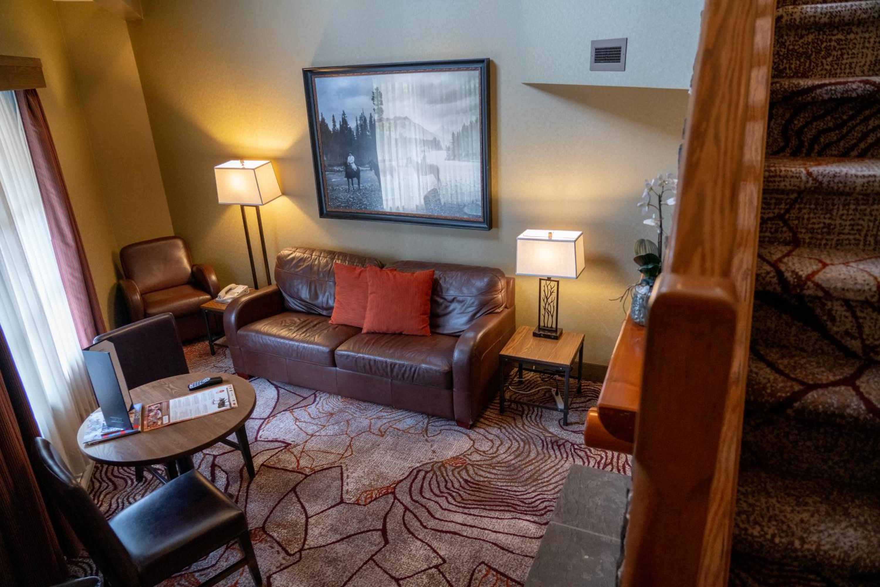 Corner Suite with Spa Bath - Photo 5