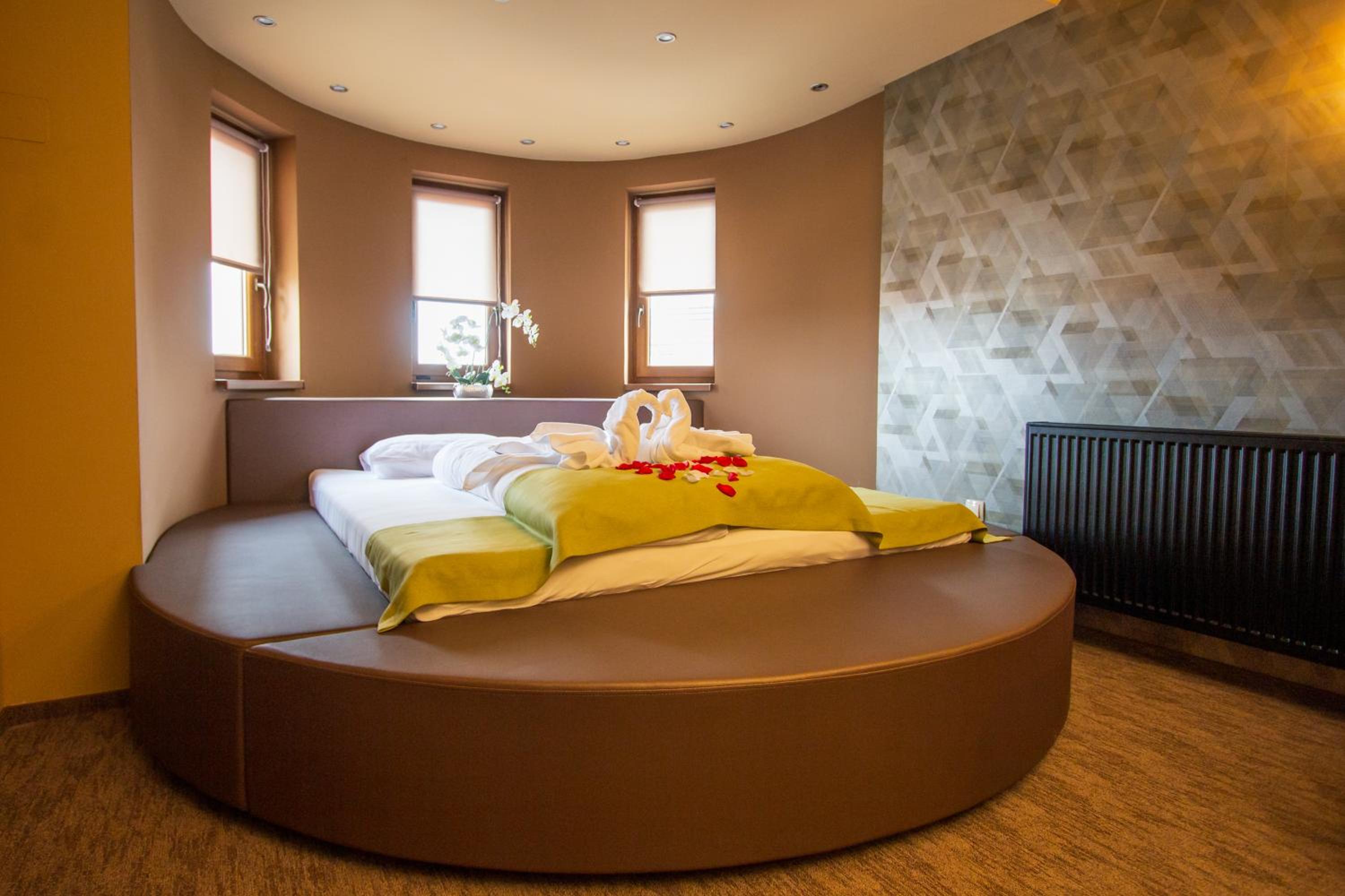 Deluxe Queen Room - Photo 2
