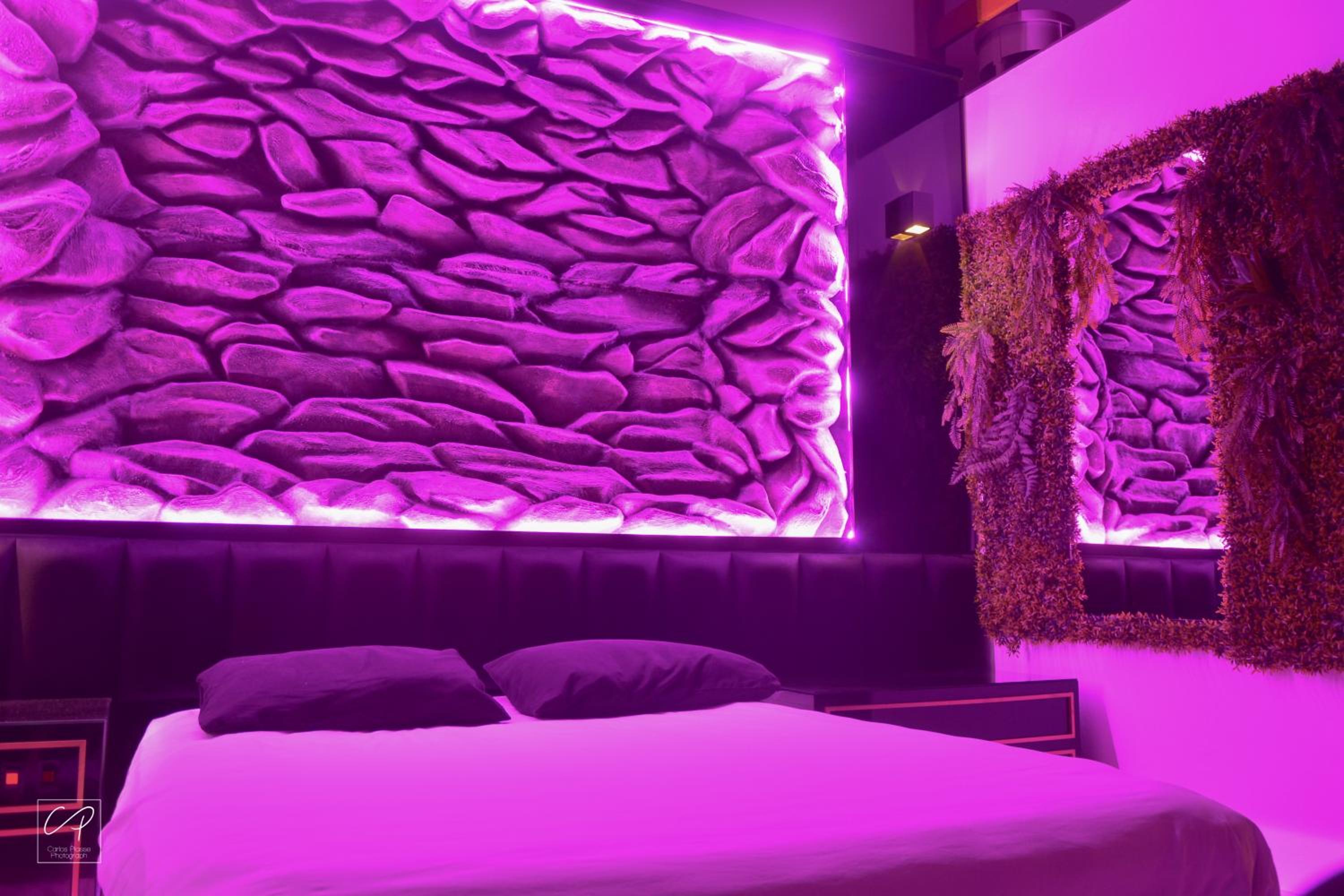 Deluxe Double Room with Bath - Photo 1