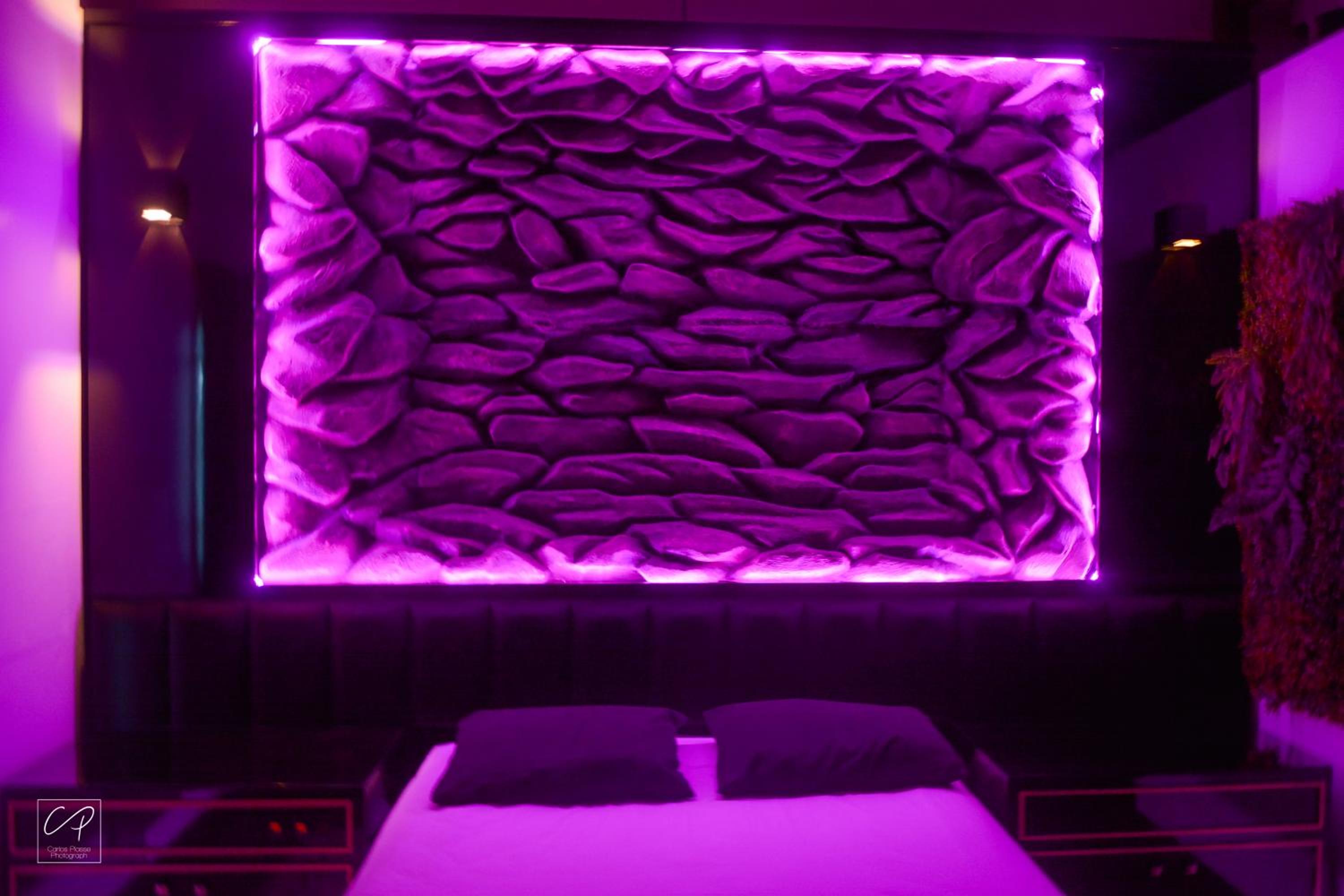 Deluxe Double Room with Bath - Photo 4