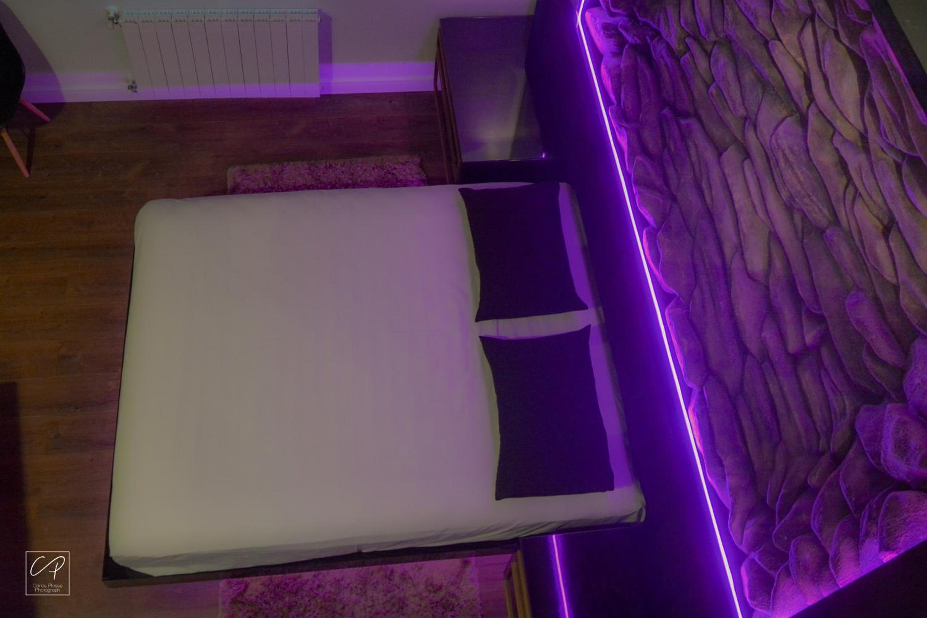 Deluxe Double Room with Bath - Photo 6