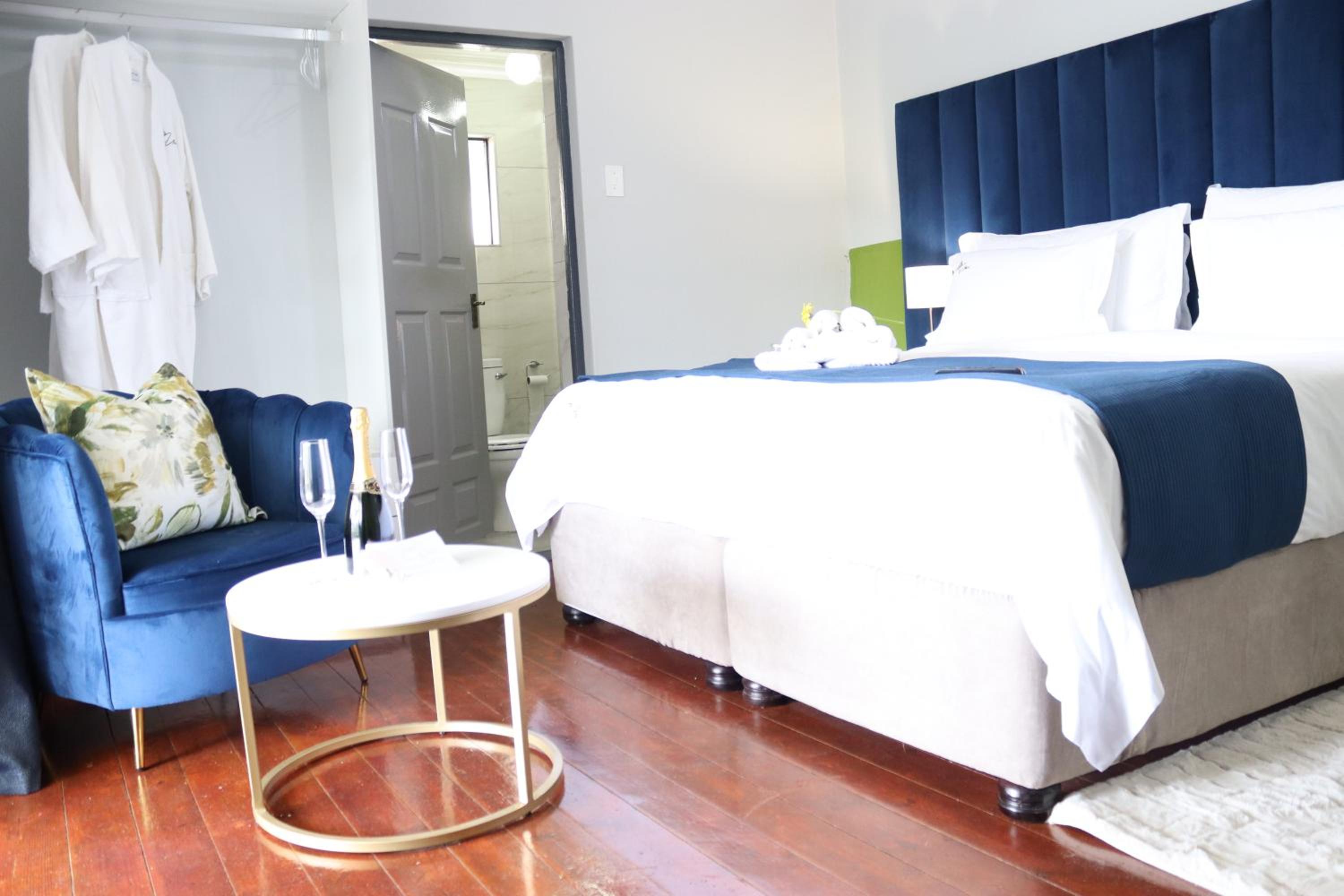 Deluxe King Suite - Photo 1