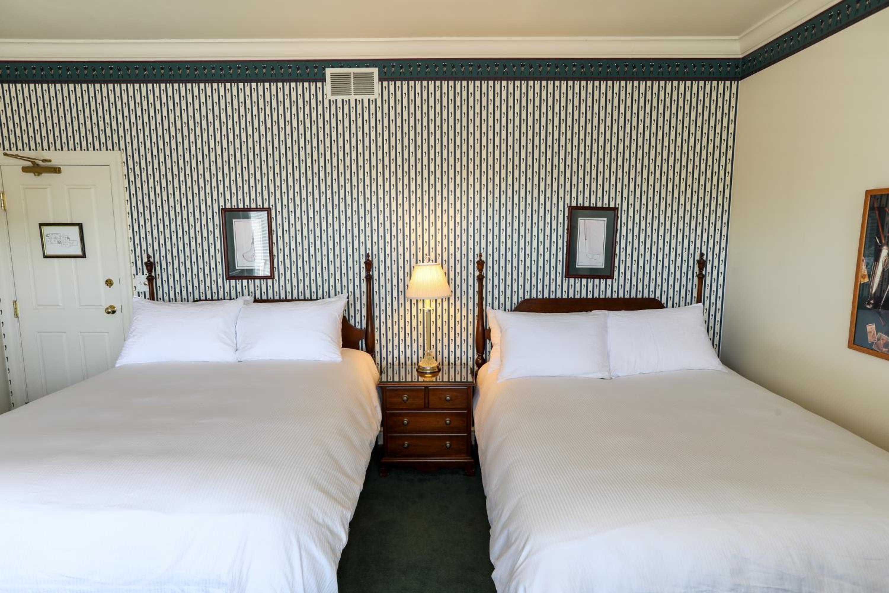 Twin Room with Bath photo 2