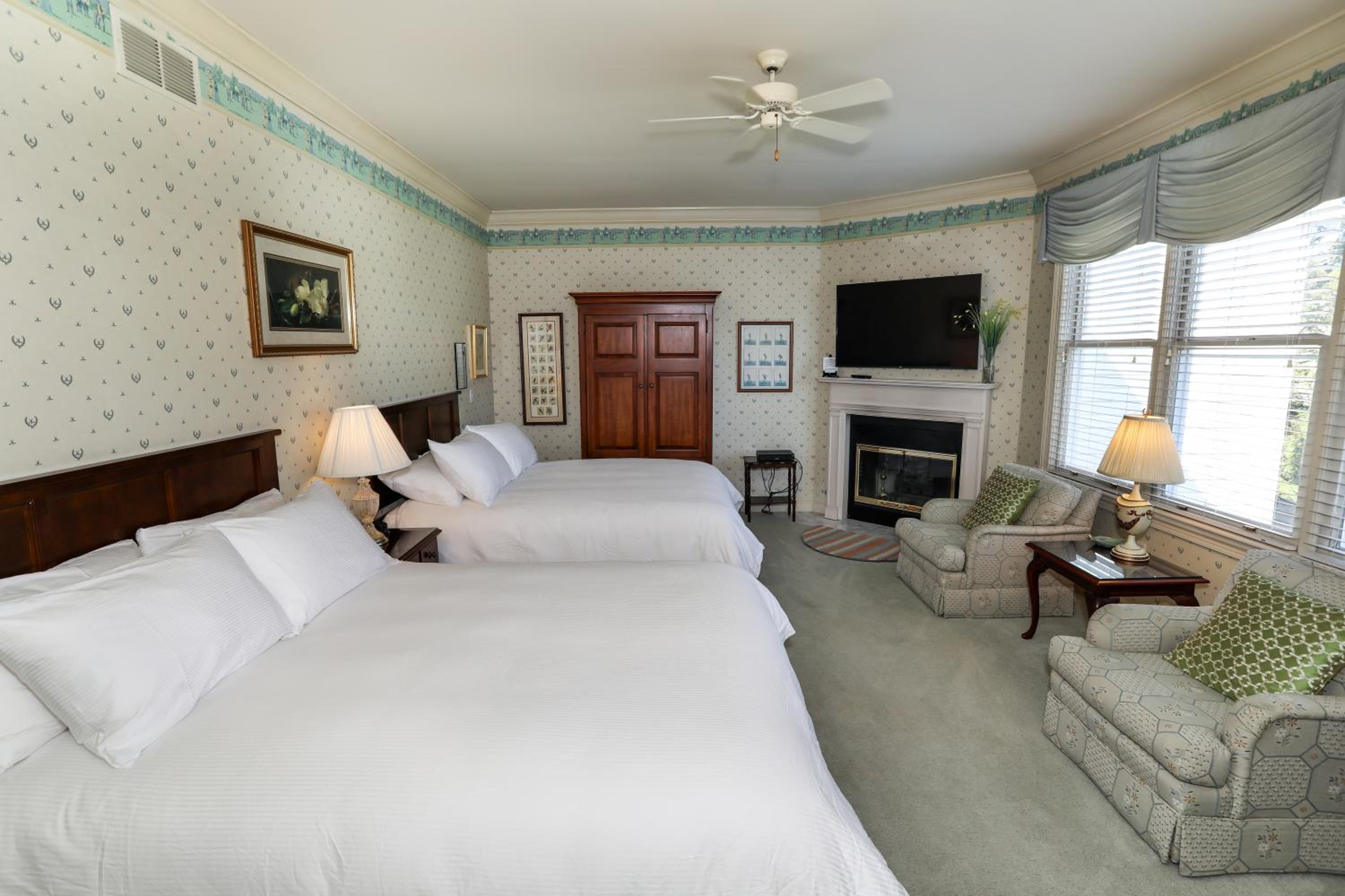 Deluxe King Room photo 1