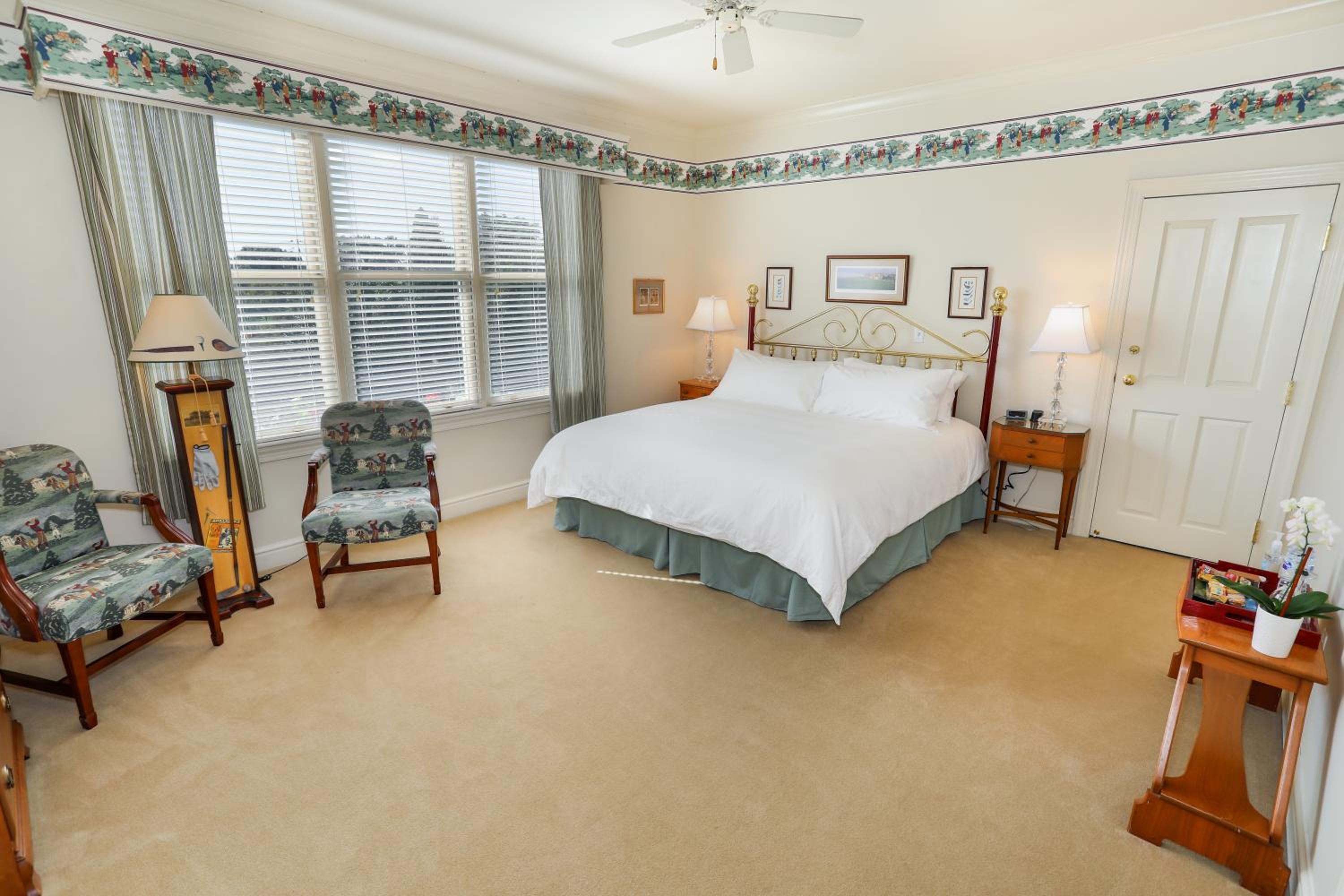 Deluxe King Room photo 1