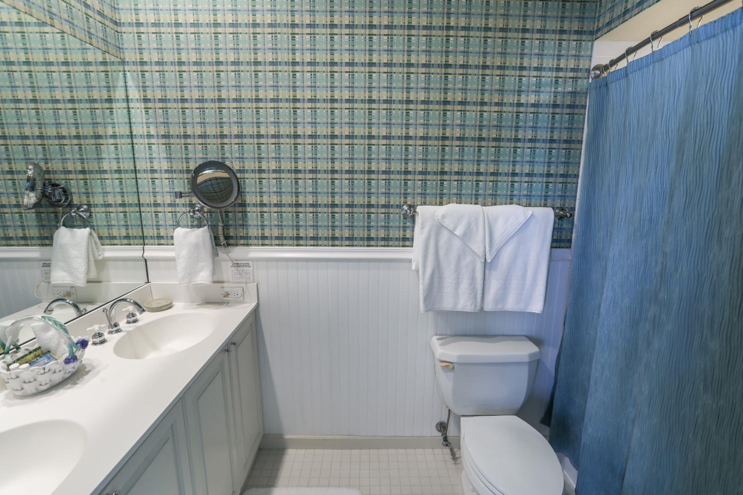 Deluxe King Room photo 2