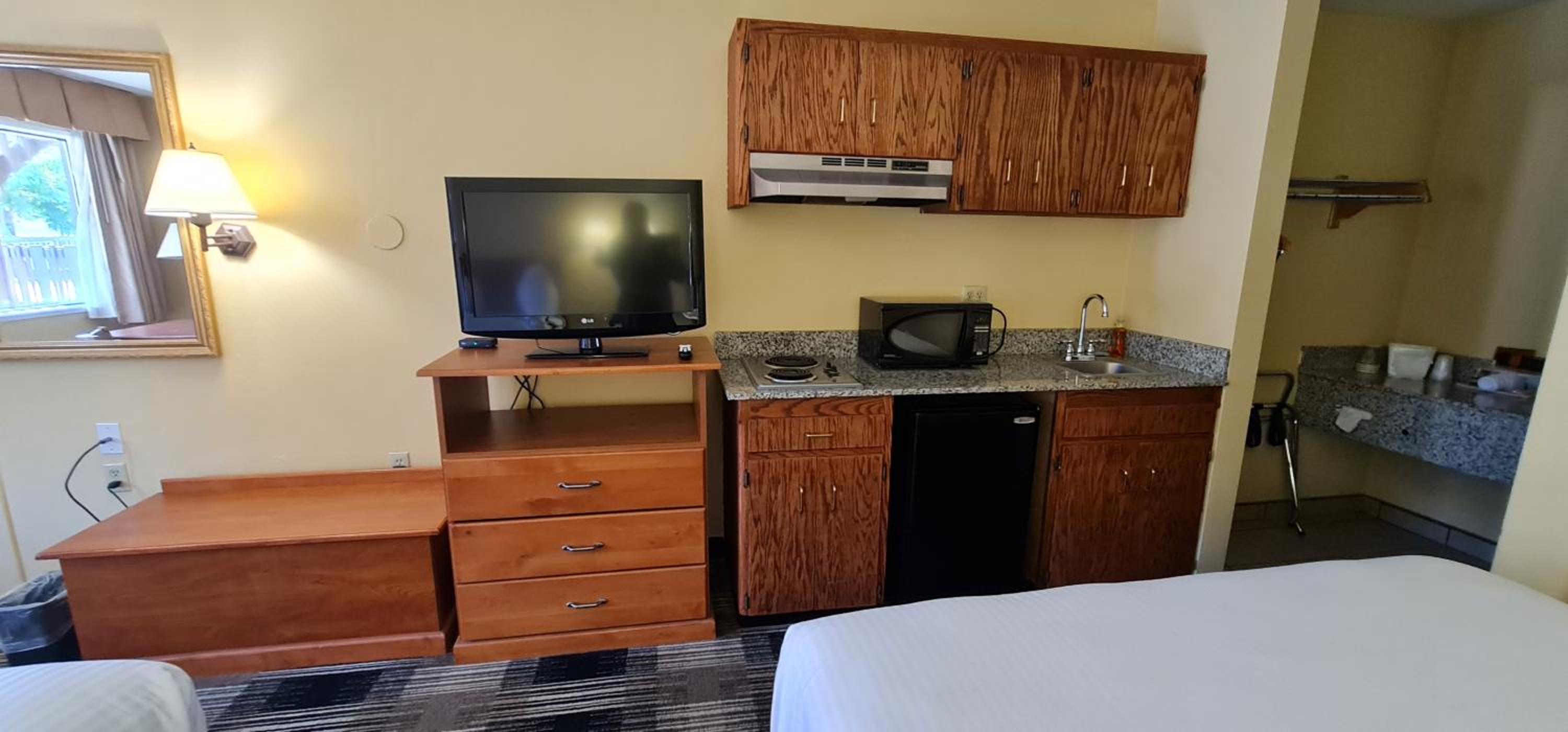Queen Room with Two Queen Beds and Kitchenette - Non-Smoking photo 1