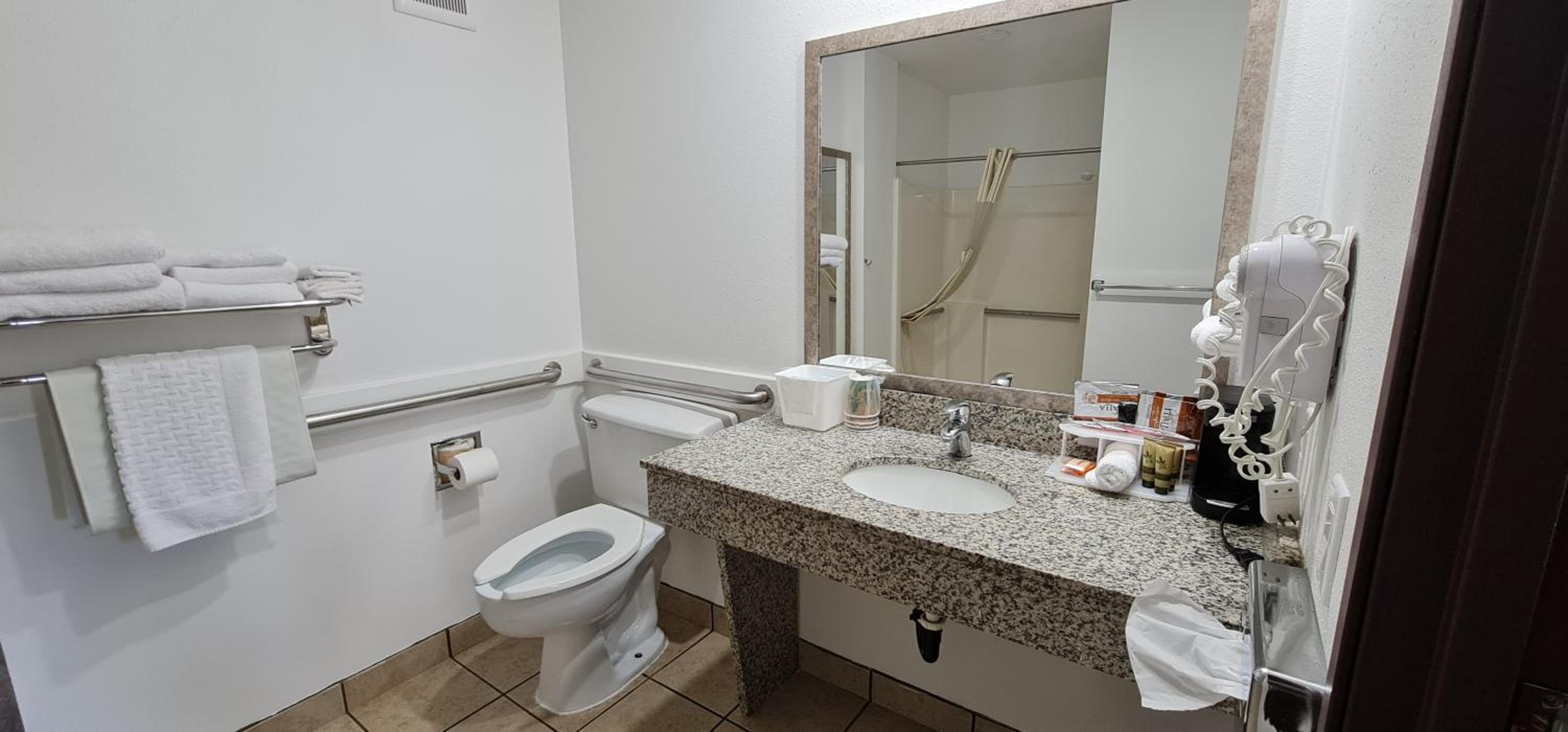 King Room - Mobility Access/Non-Smoking photo 2