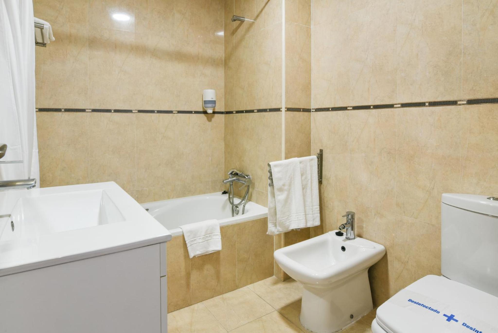 One-Bedroom Apartment with Frontal Sea View photo 3