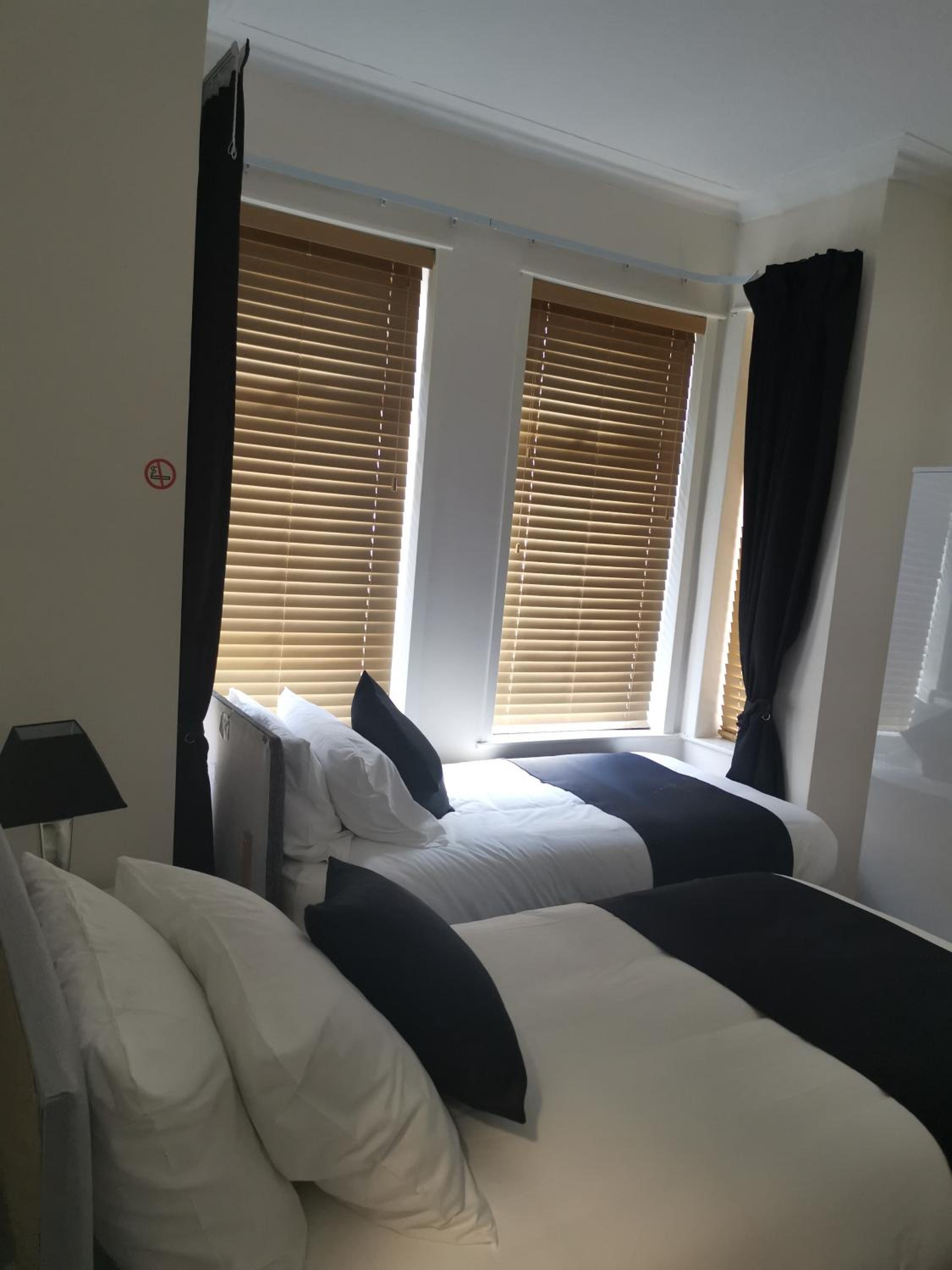 Deluxe Twin Room - Photo 8