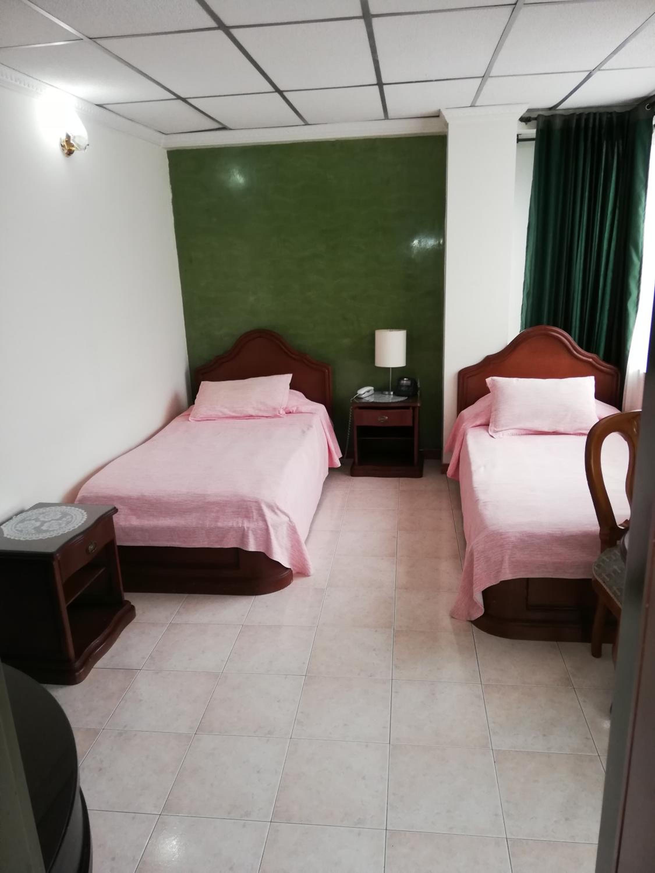 Standard Twin Room photo 2