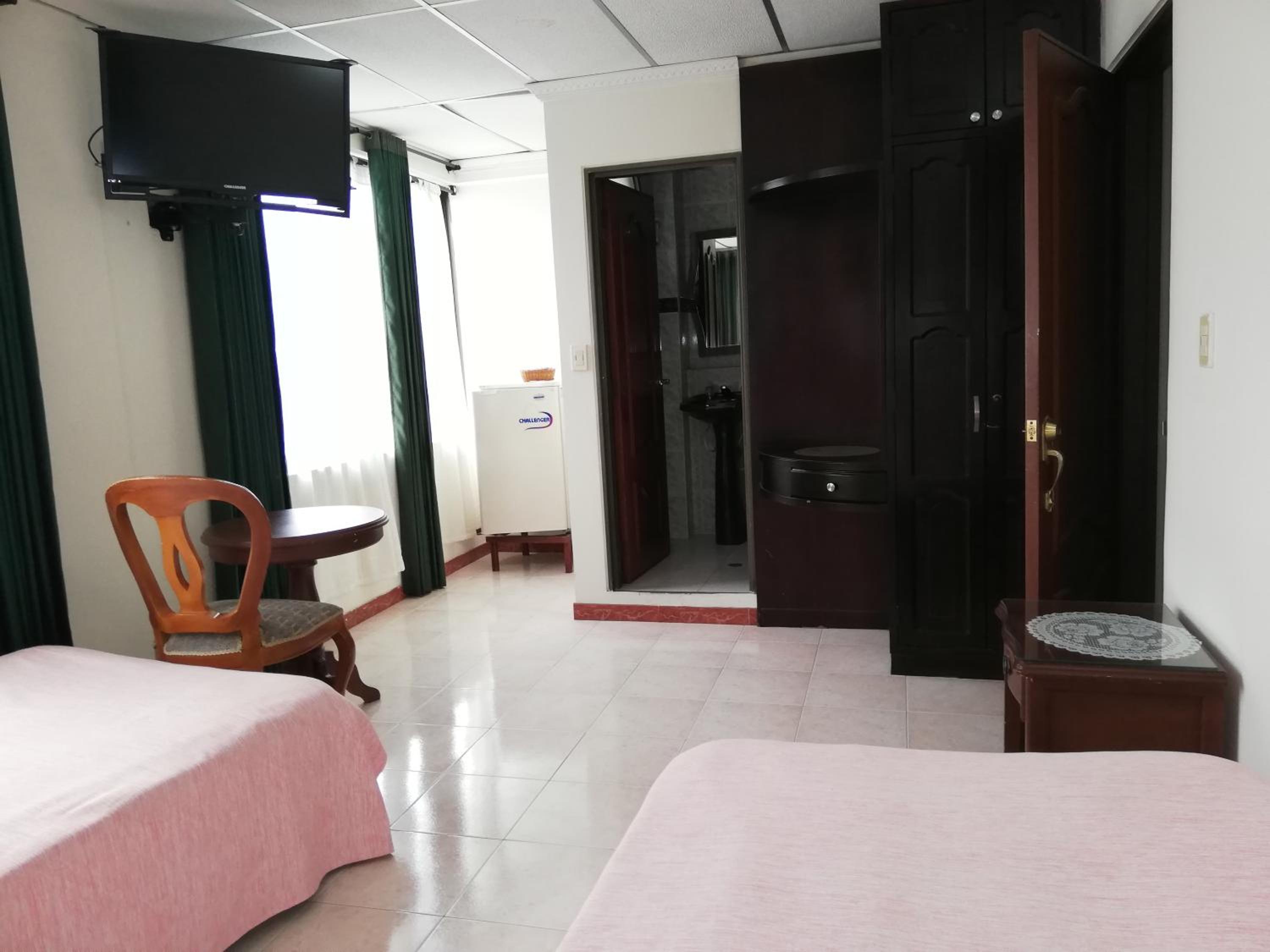 Standard Twin Room photo 3
