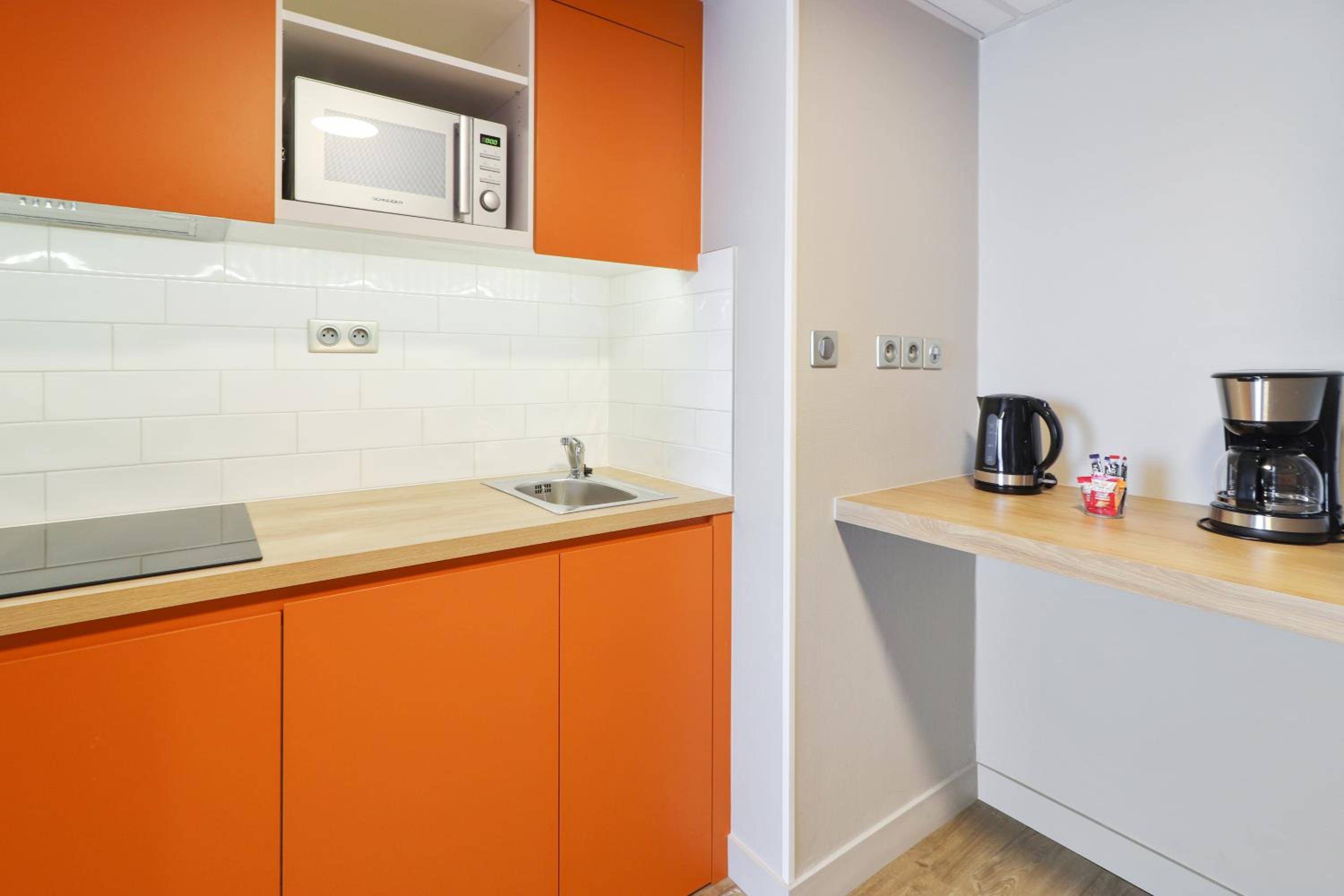 One-Bedroom Apartment - Photo 2