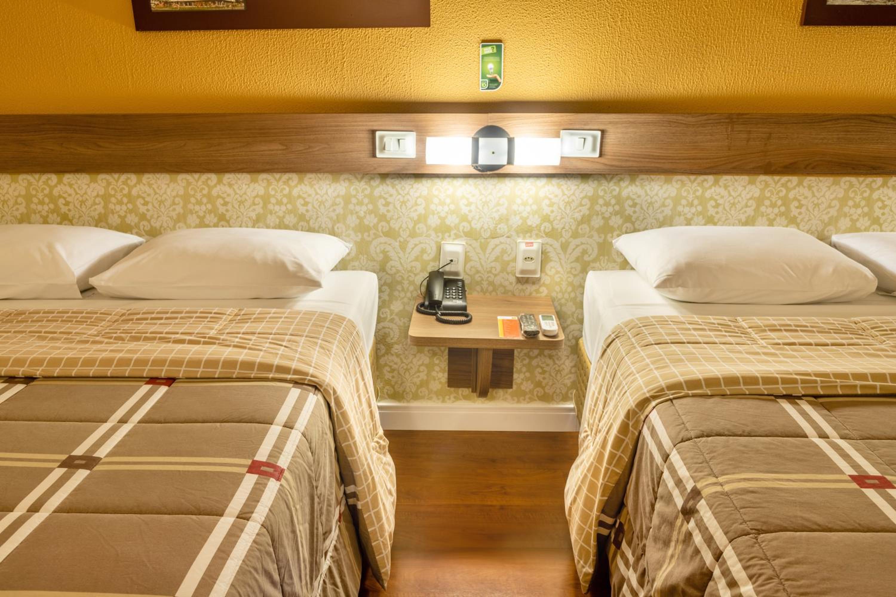 Standard Room with Two Double Beds photo 3