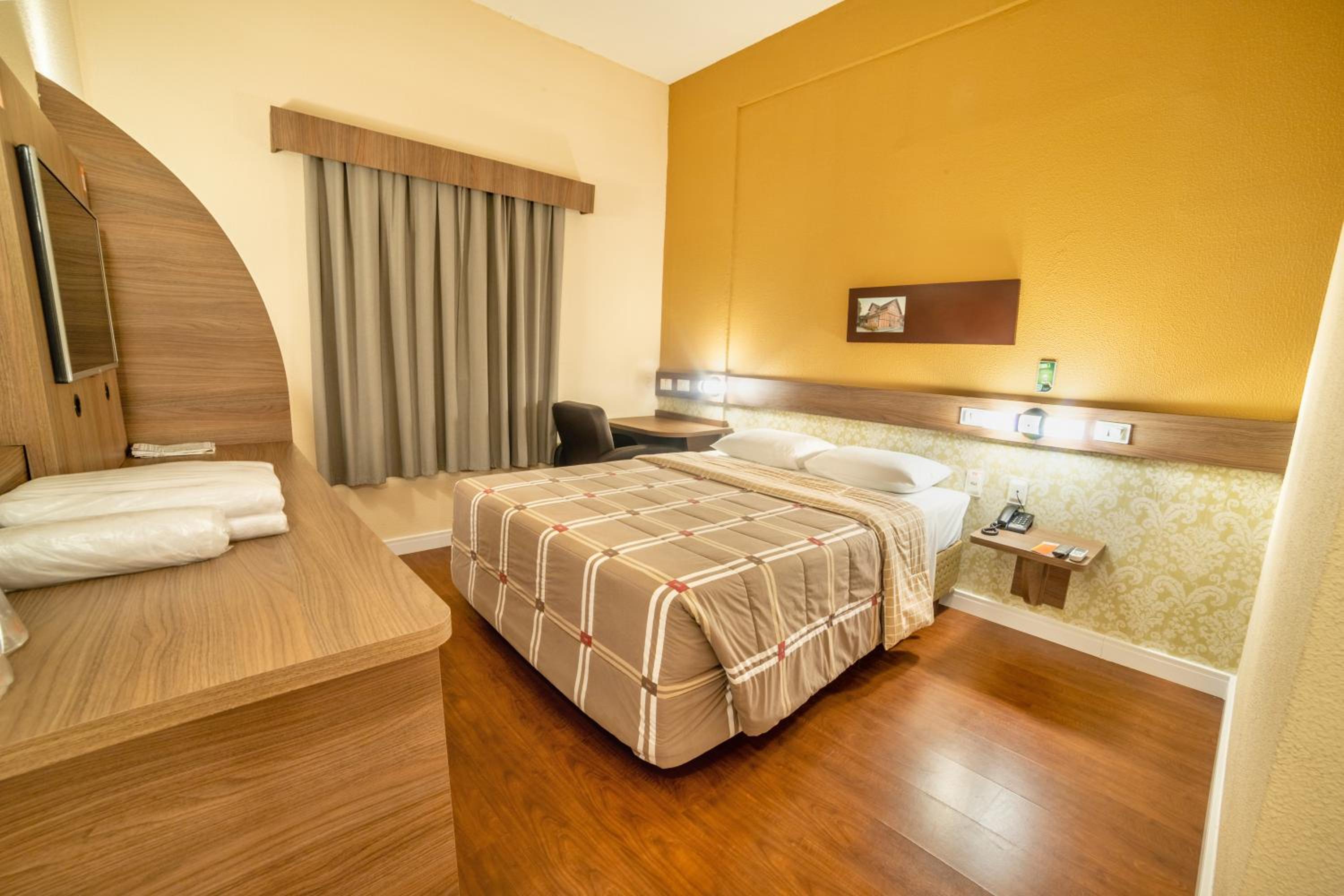 Standard Room with One Double Bed - Disability Access photo 1