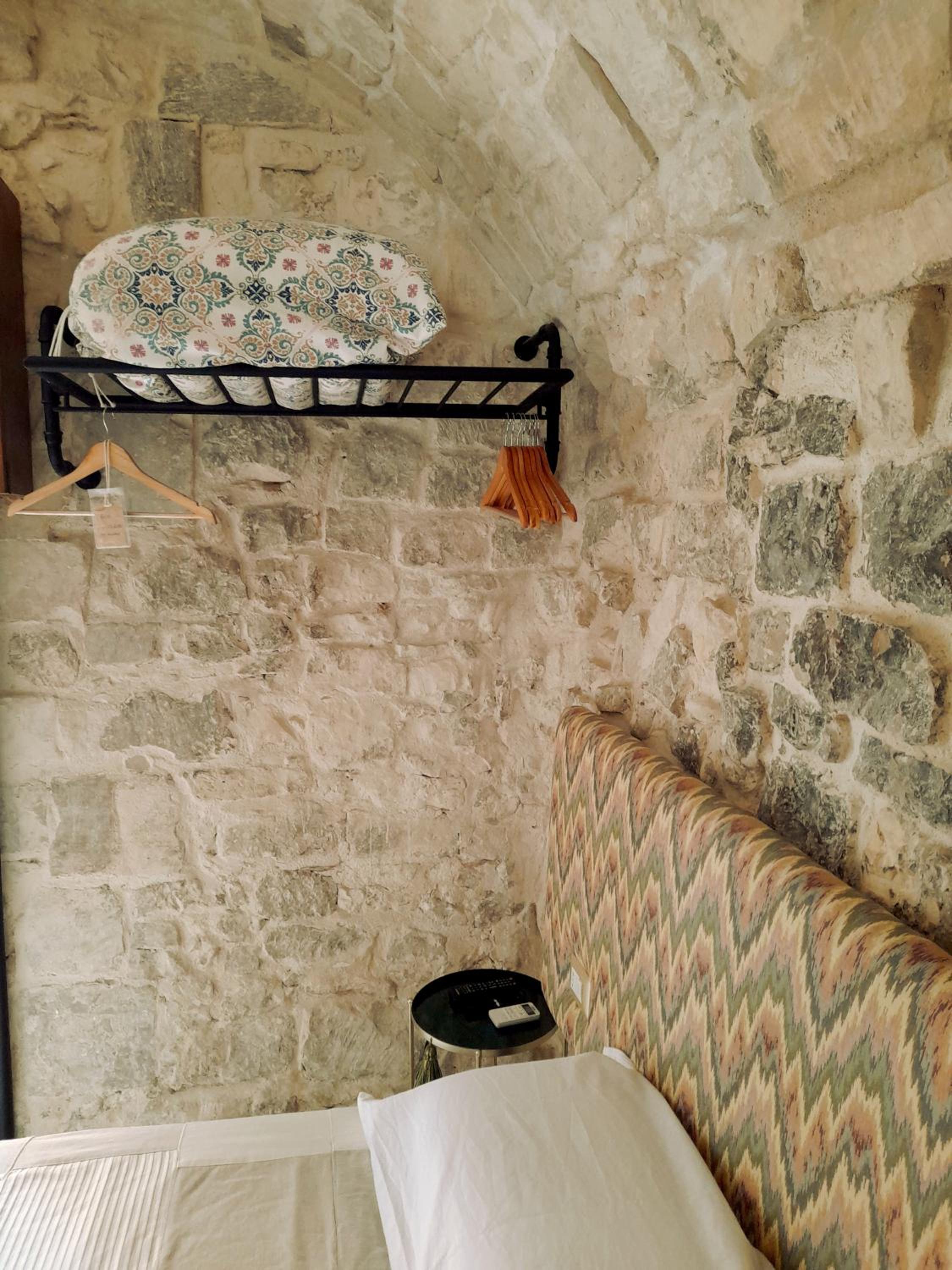 One-Bedroom House - Photo 32