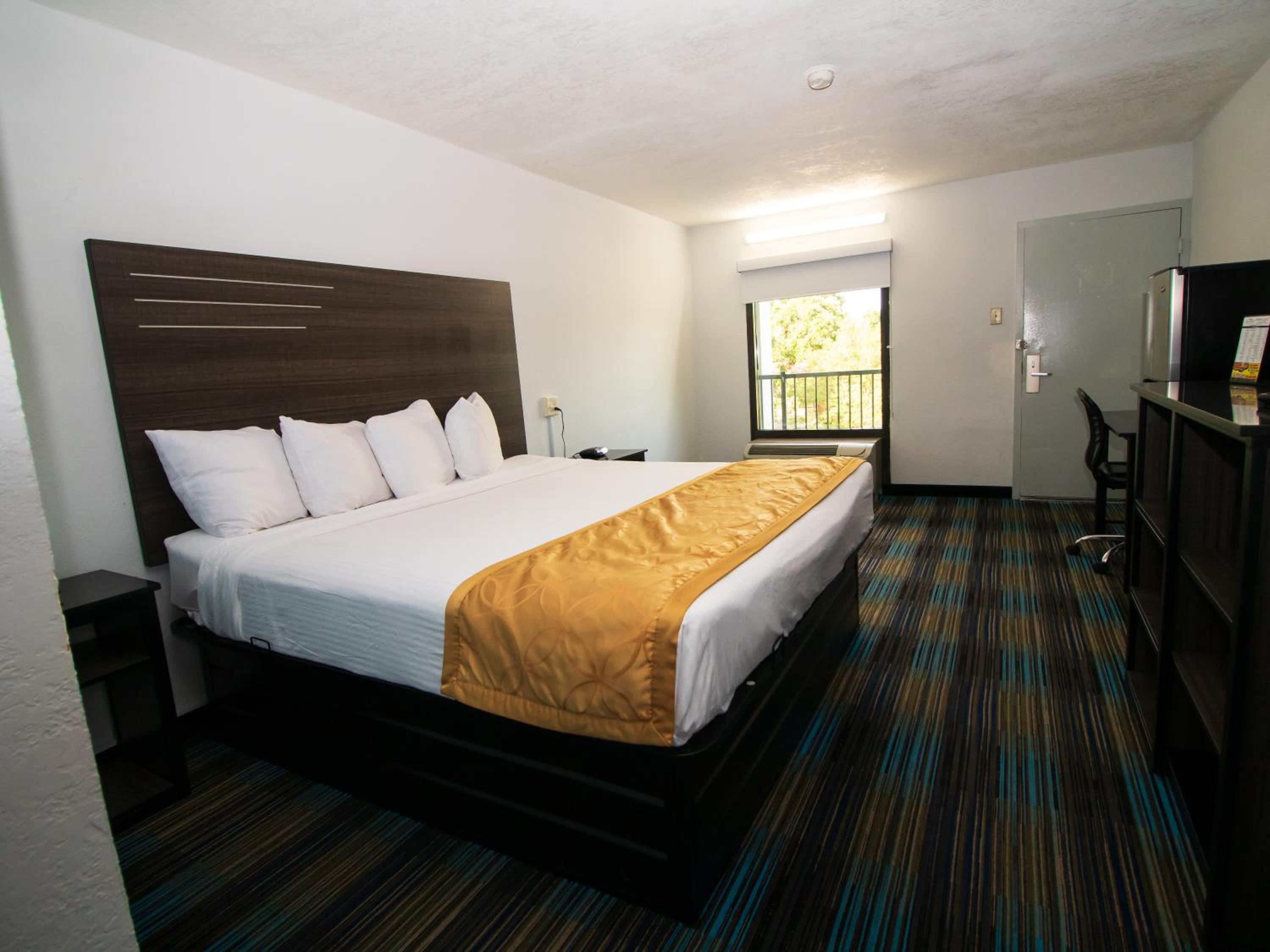 King Room - Mobility Access/Non-Smoking photo 1