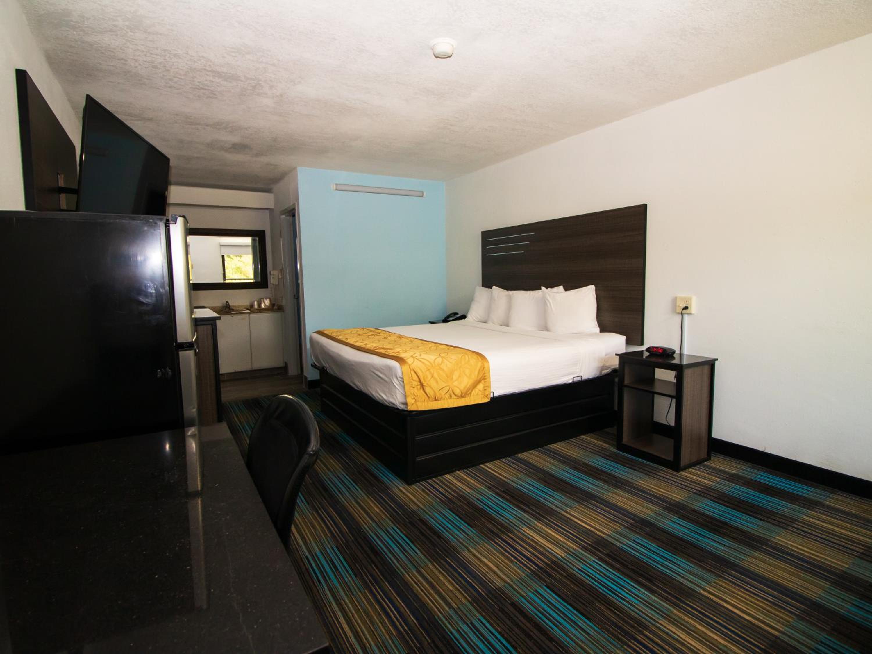 King Room - Non-Smoking photo 2