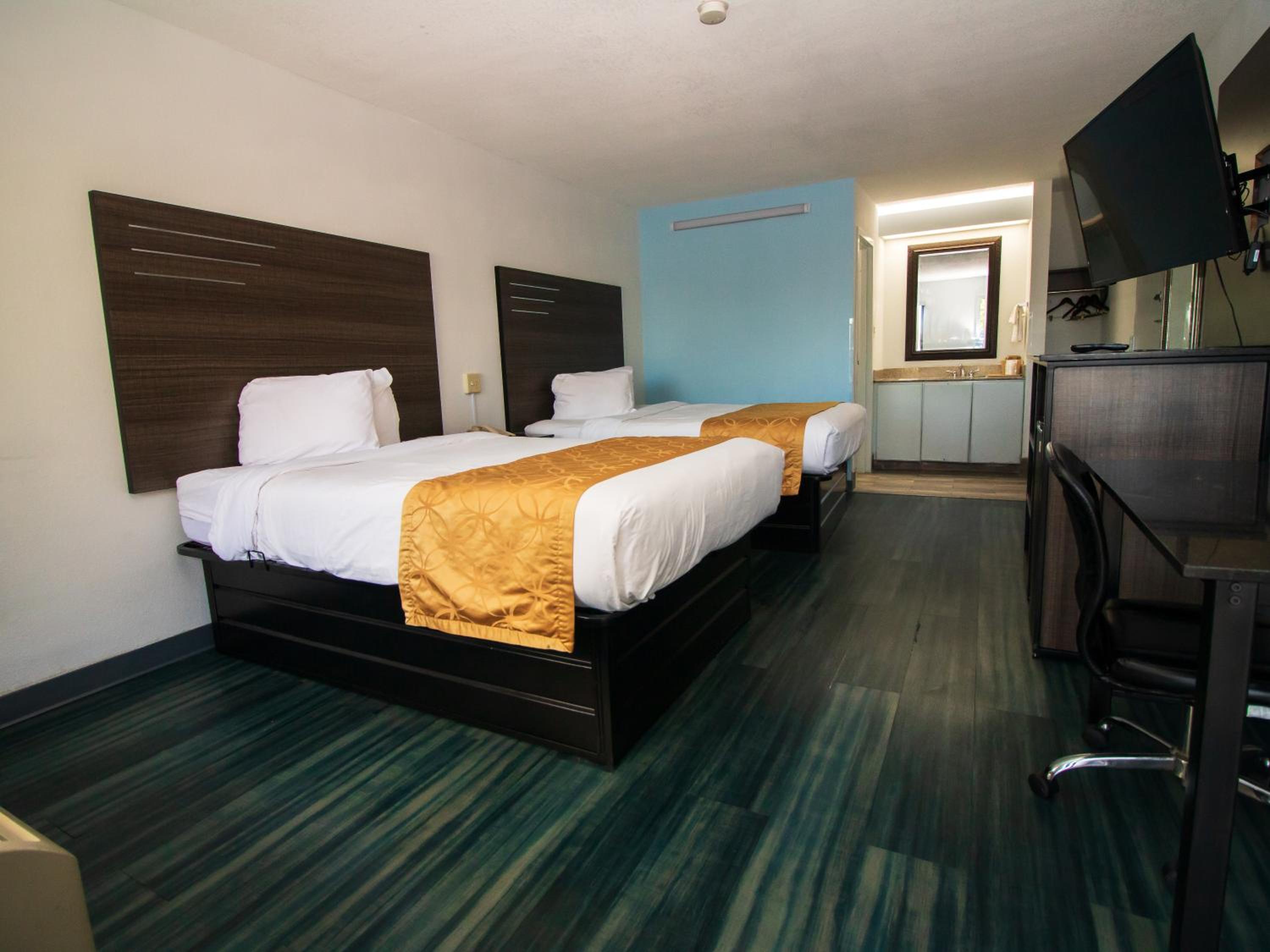 Room with Two Double Beds - Non-Smoking photo 1