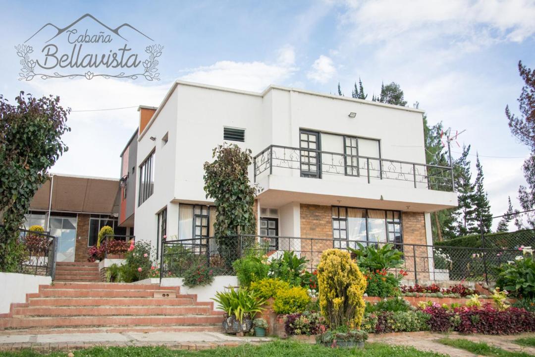 Five-Bedroom House photo 1