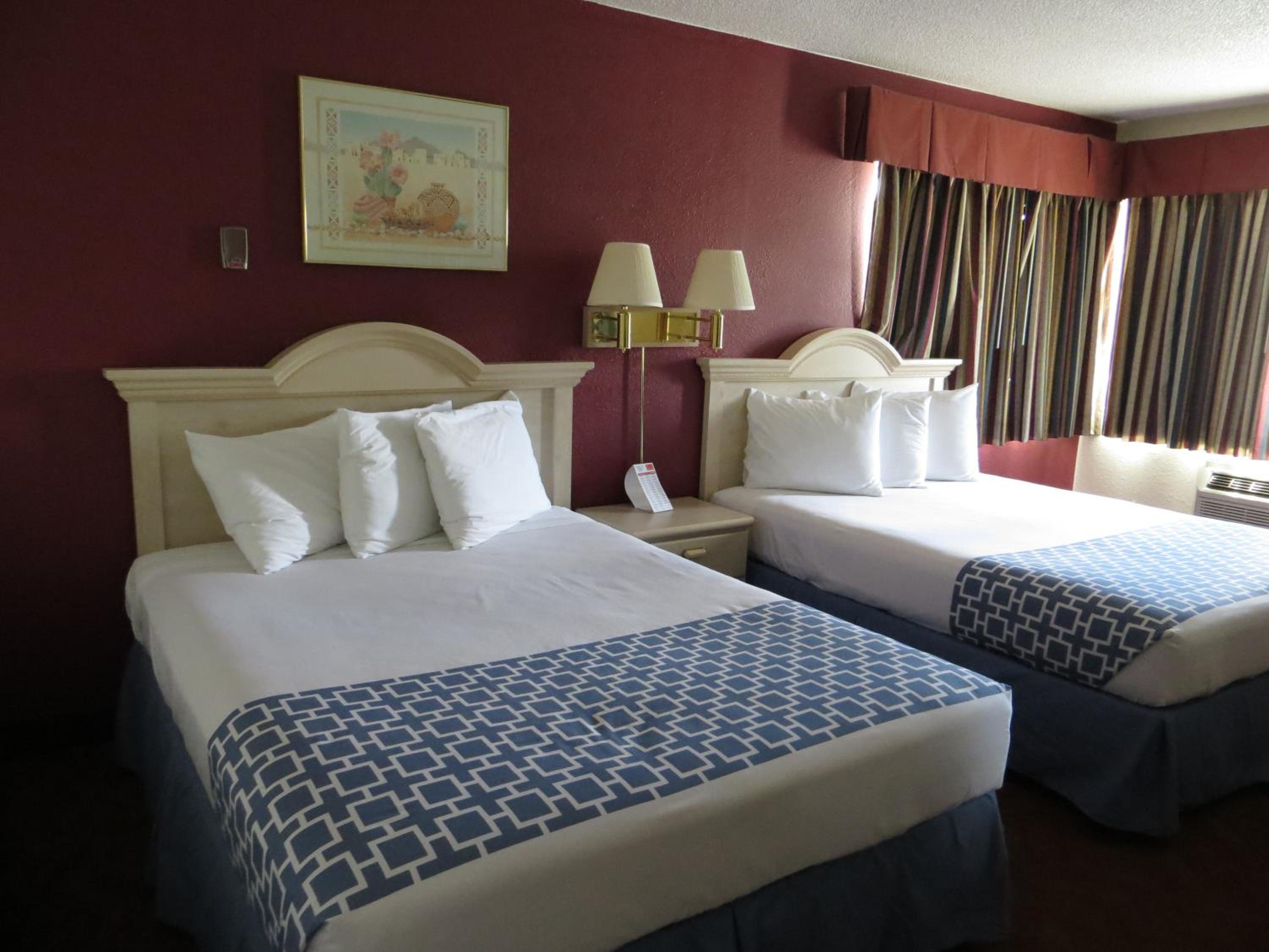 Standard Queen Room with Two Queen Beds - Non-Smoking - Photo 1