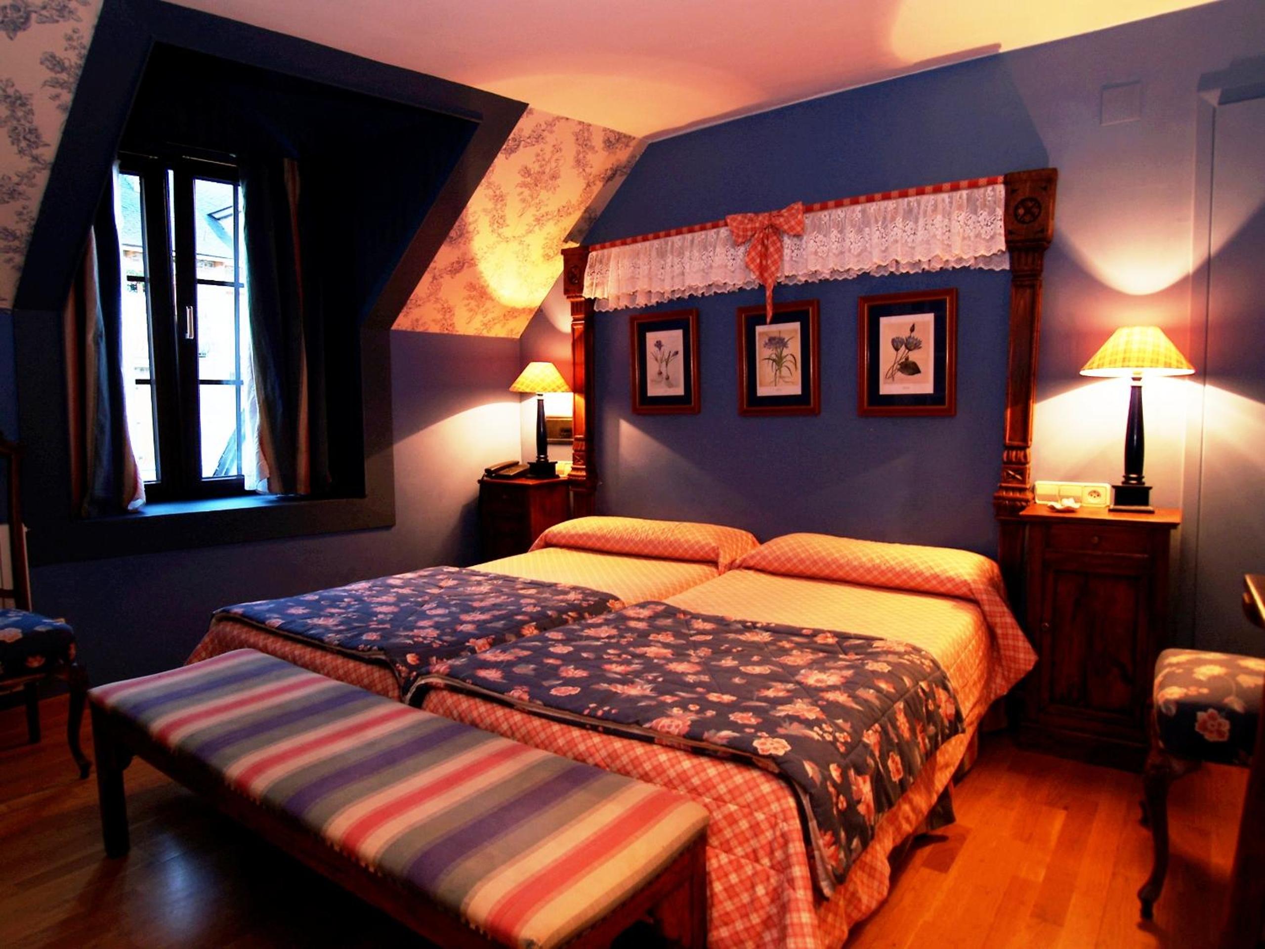 Double or Twin Room with Extra Bed photo 2