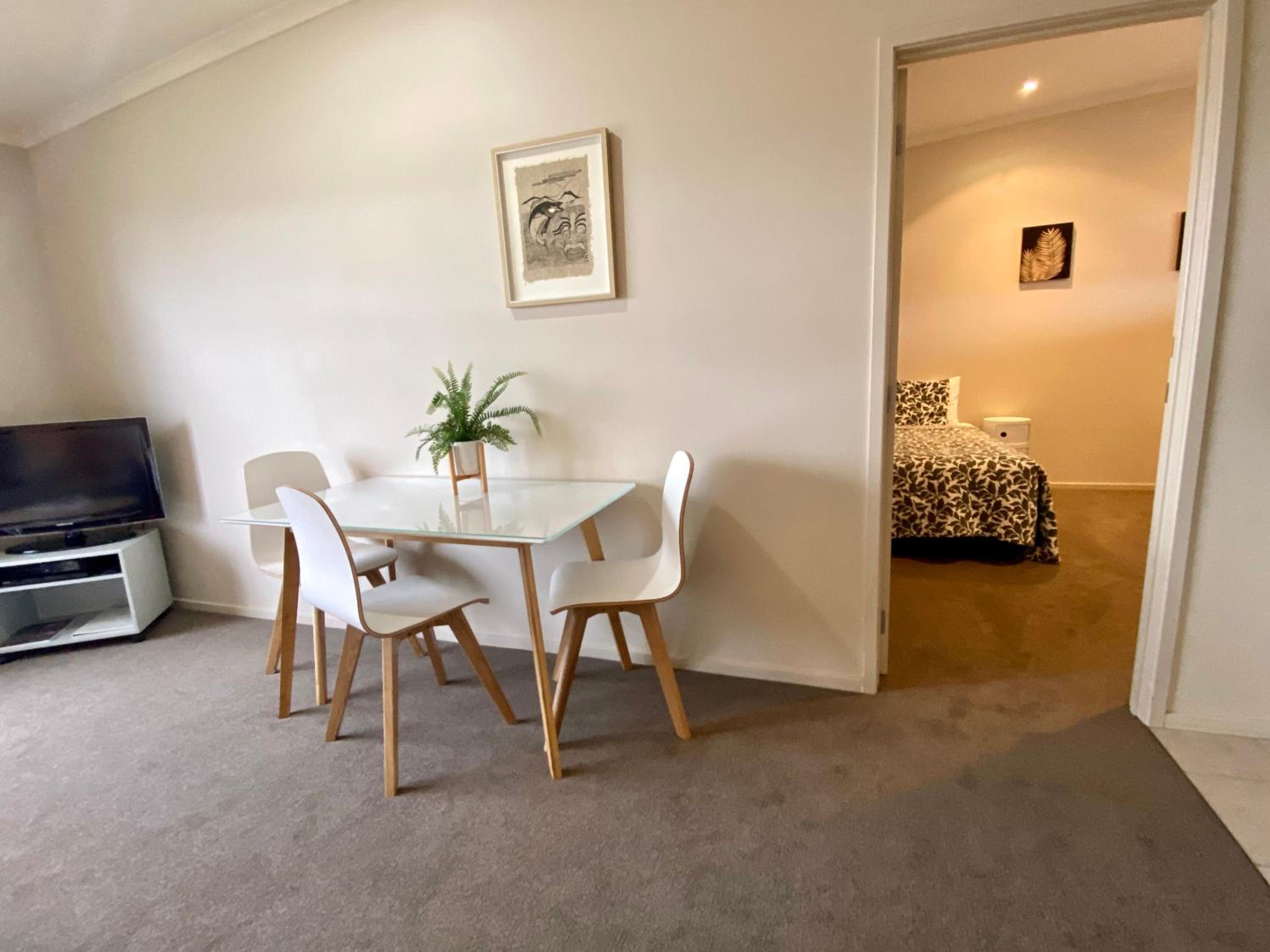 Deluxe Family Suite - Photo 9