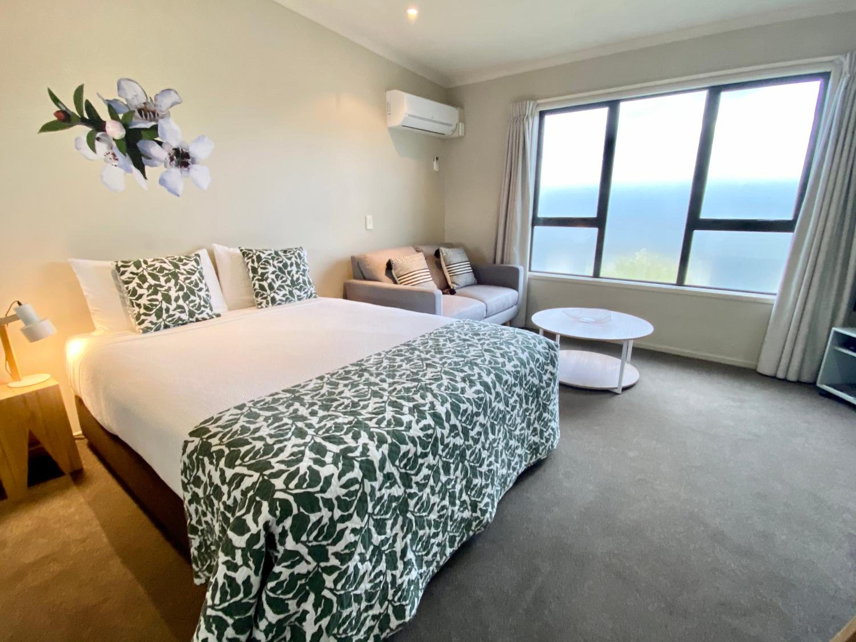 Deluxe Family Suite - Photo 4