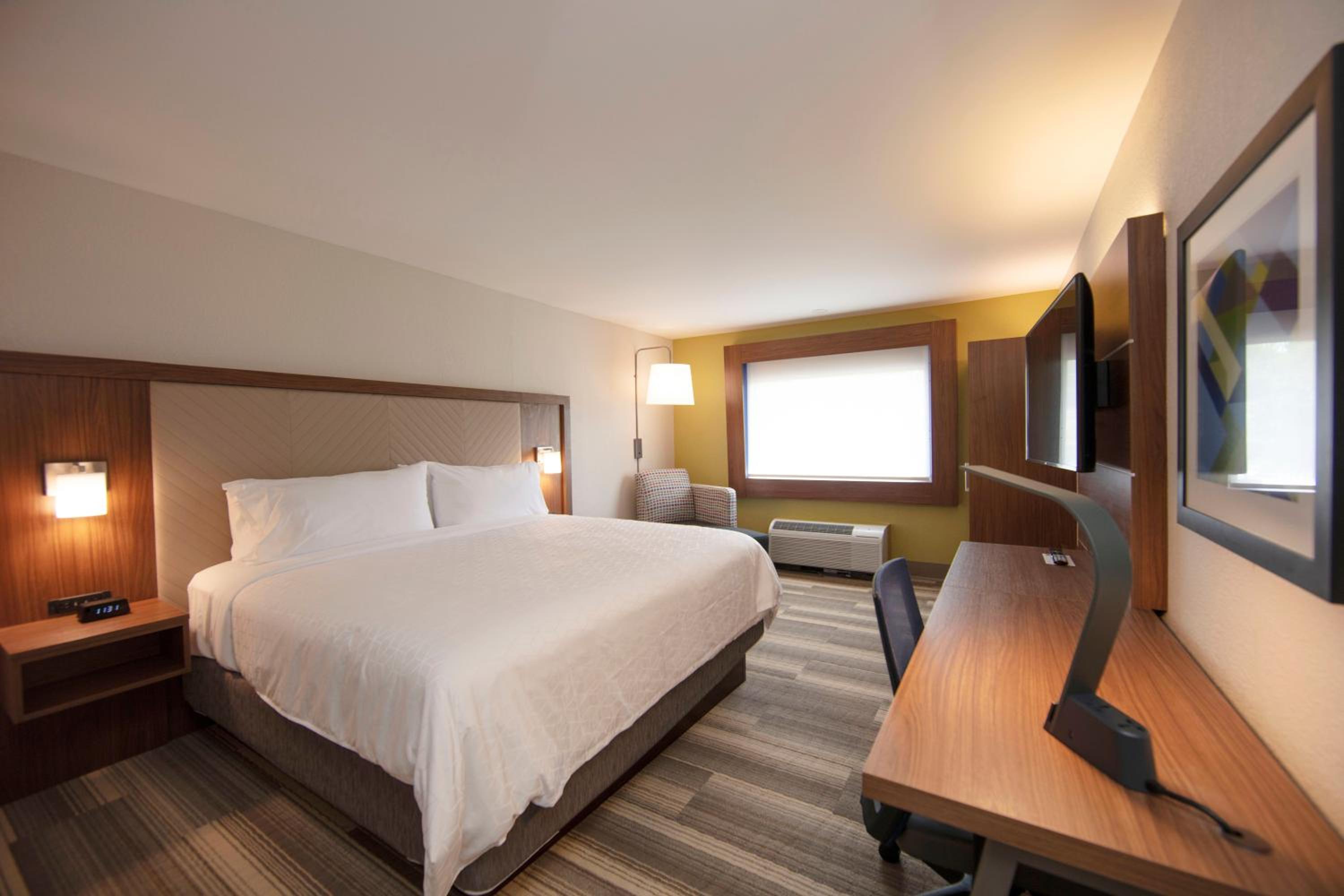 Standard King Room - Photo 4