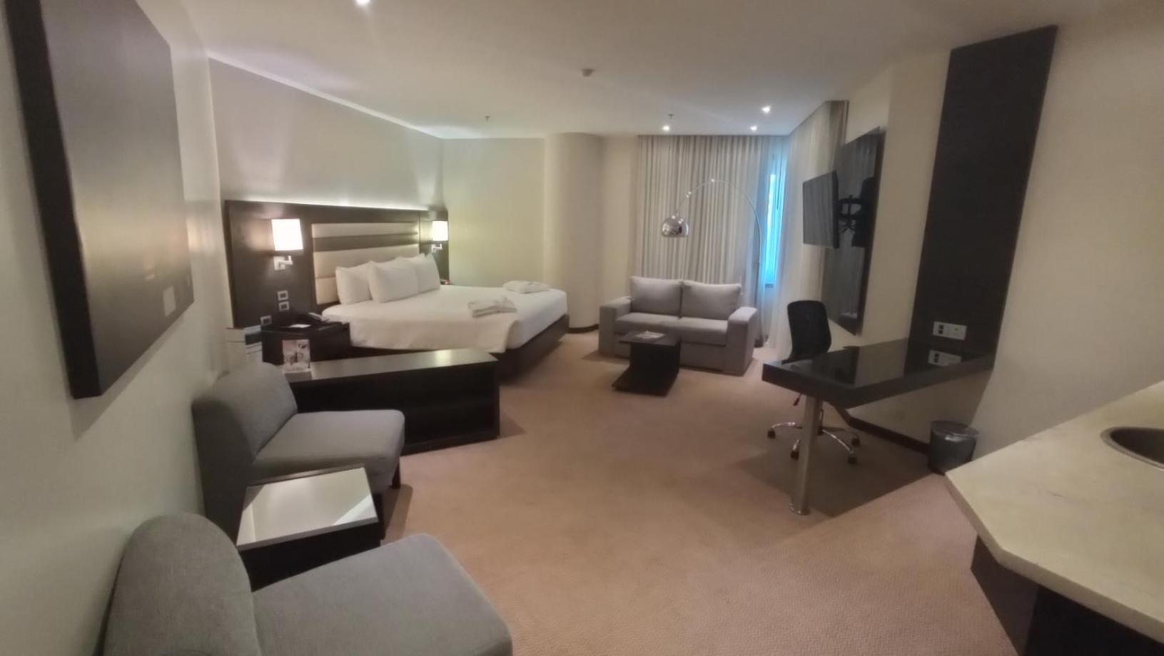Deluxe Suite photo 2