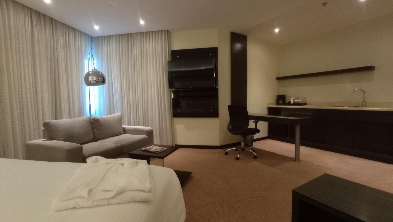 Deluxe Suite photo 3
