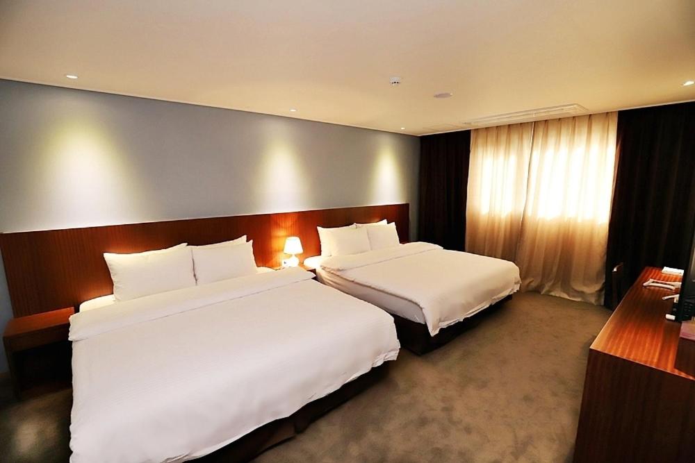 King Suite with Ocean View photo 2